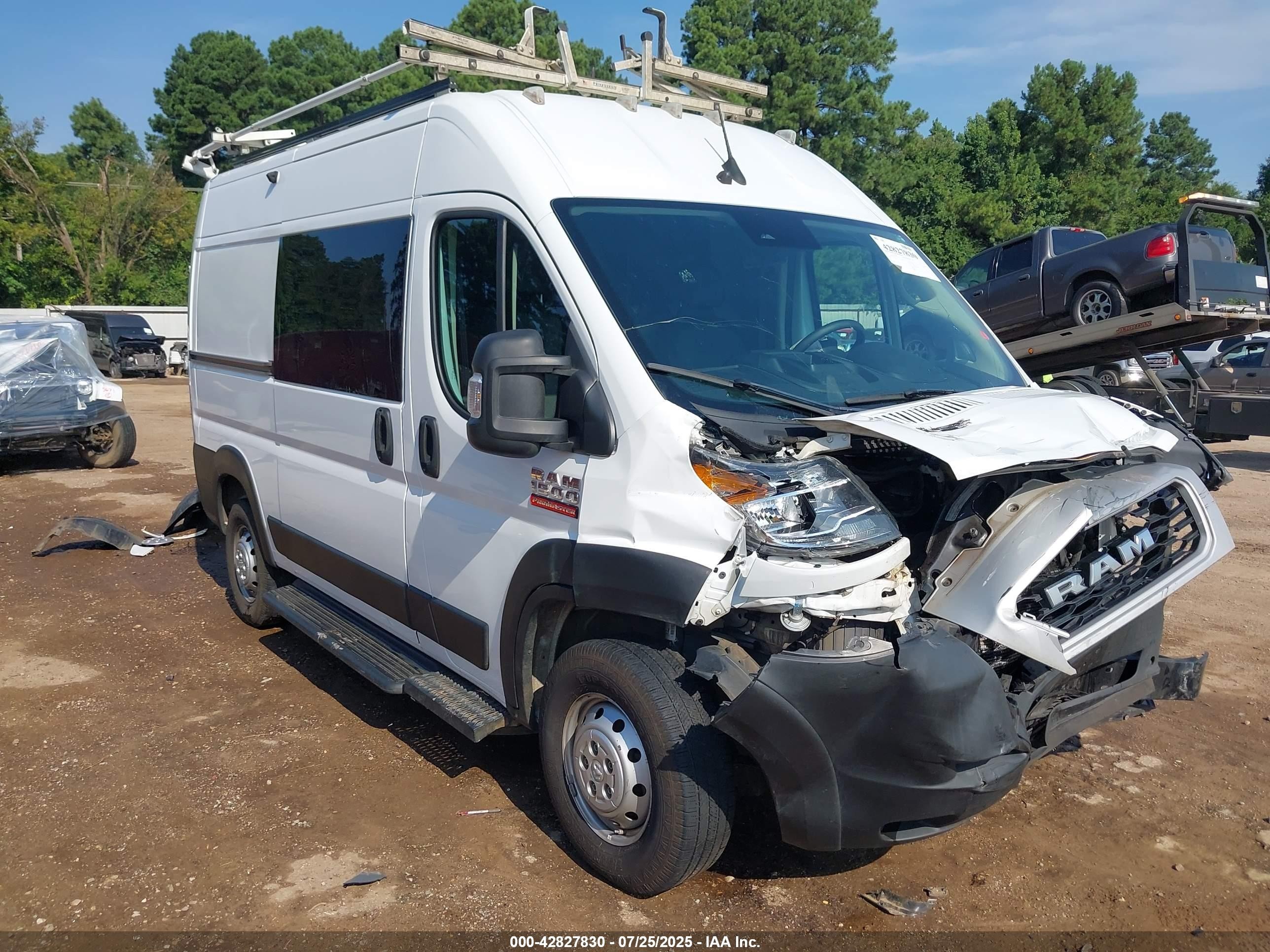 2022 Ram ProMaster Cargo, VIN 3C6LRVBG3NE113599 — Front end