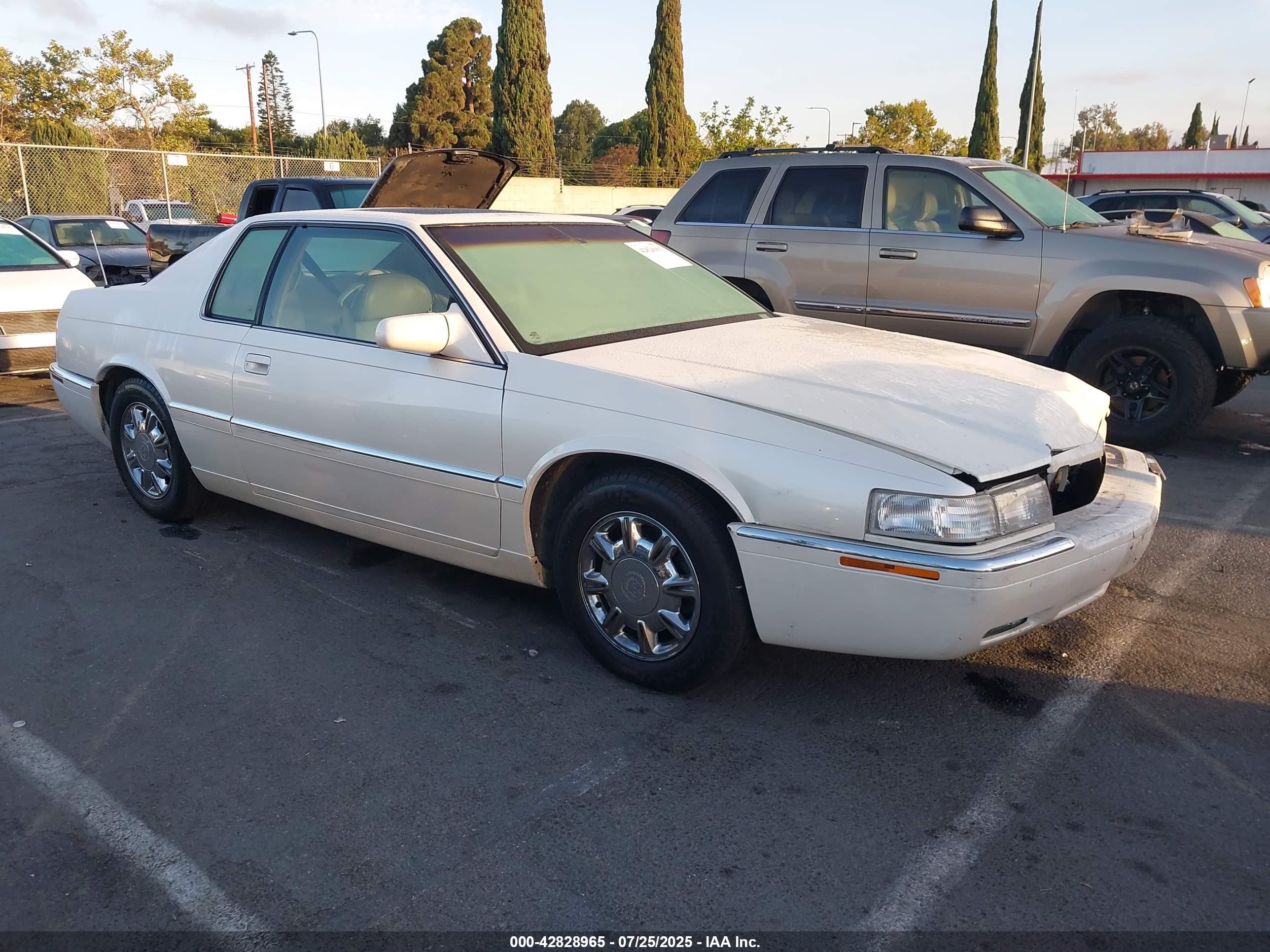 1997 Cadillac Eldorado Touring, VIN 1G6ET1294VU613949 — Перед