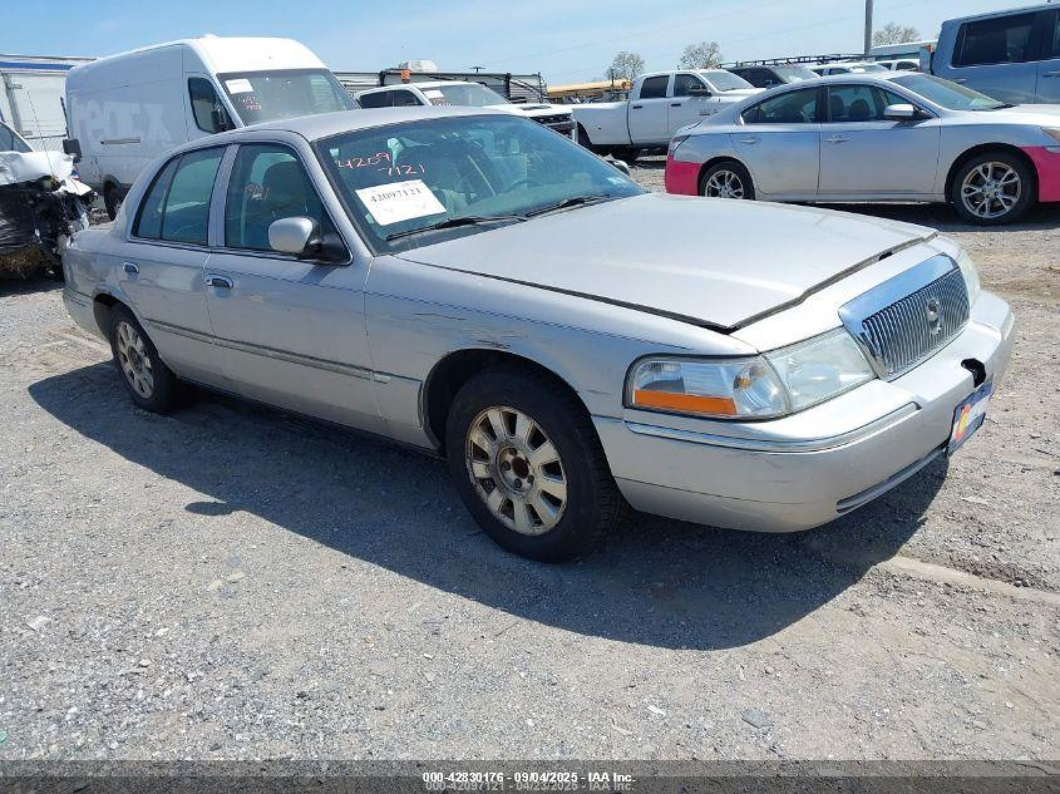 2005 Mercury Grand Marquis LS Premium, VIN 2MEFM75W35X664367 — Not stated
