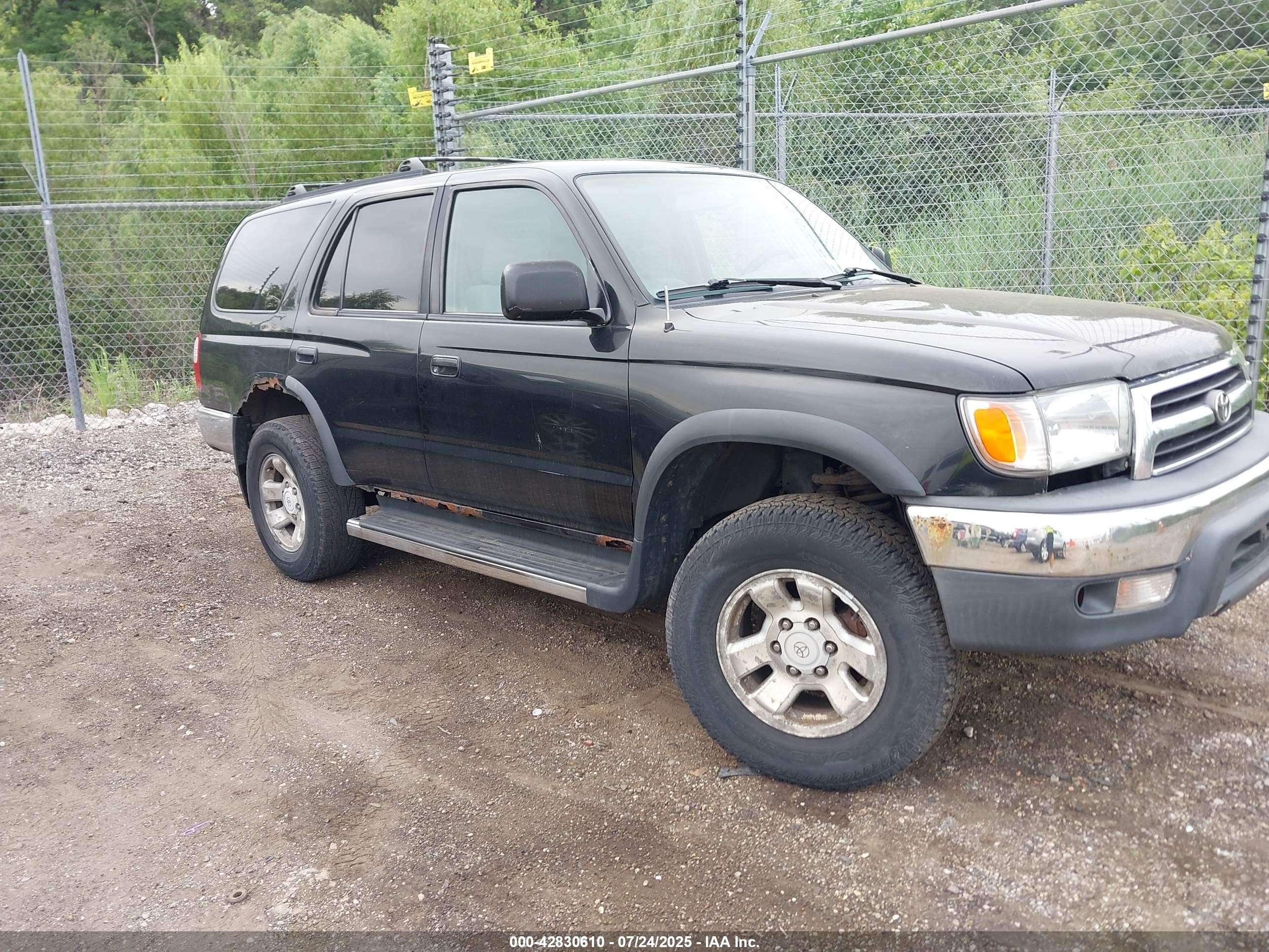 1999 Toyota 4Runner SR5, VIN JT3HN86R0X0219144 — Rear end