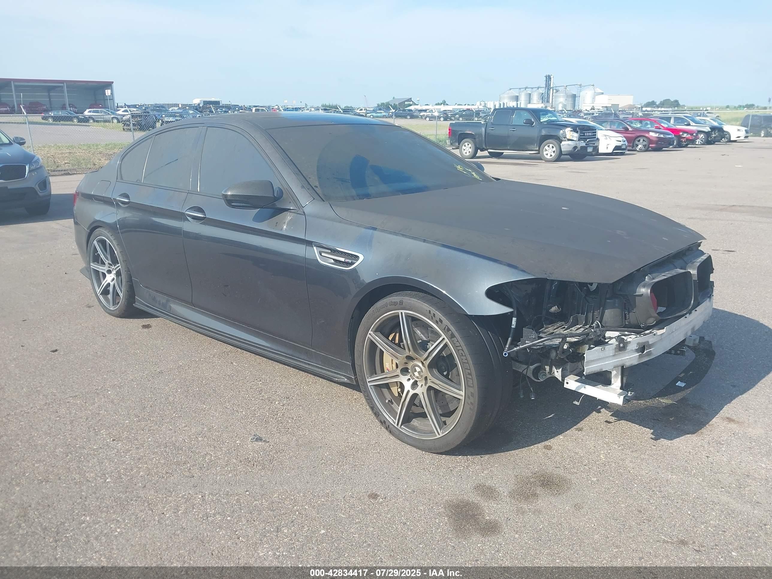 2015 BMW M5, VIN WBSFV9C57FD595124 — Перед