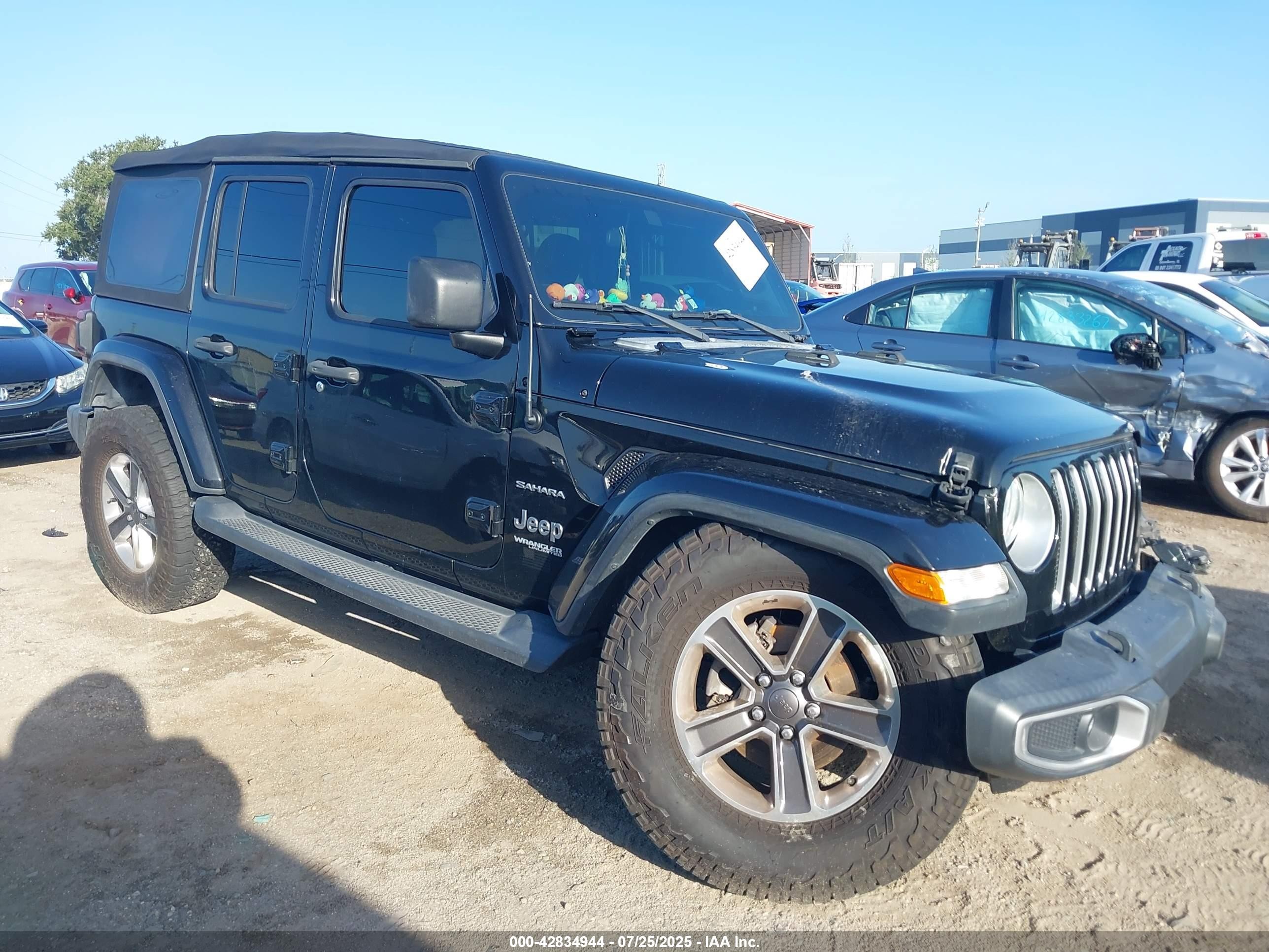2018 Jeep Wrangler Unlimited Sahara, VIN 1C4HJXEG4JW250306 — Front end