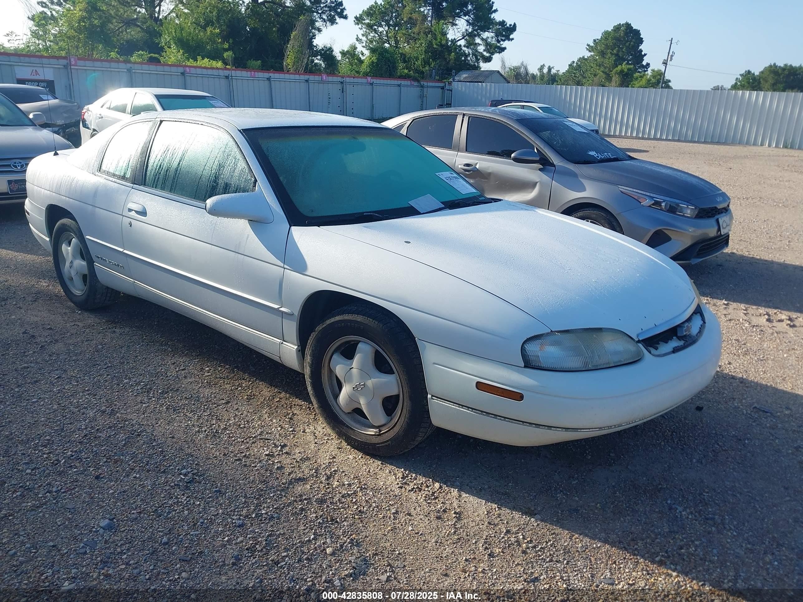 1997 Chevrolet Monte Carlo LS, VIN 2G1WW12M9V9187713 — Бок