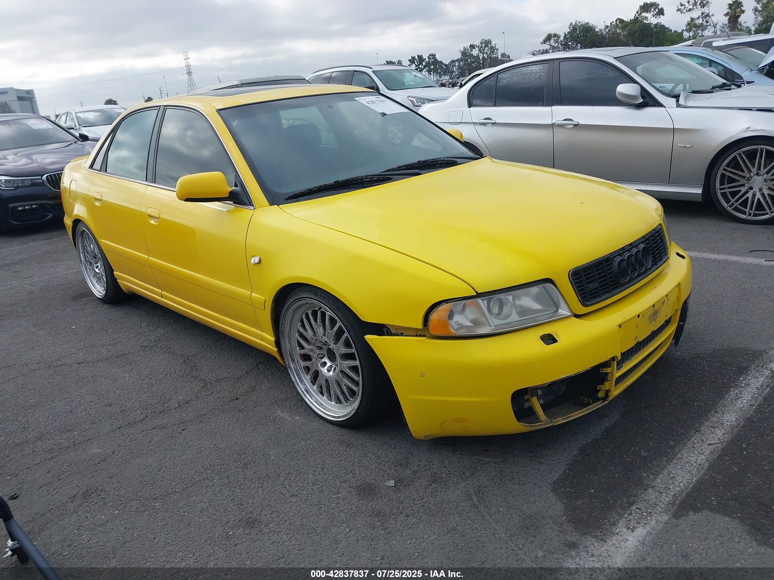2001 Audi S4, VIN WAURD68DX1A092488 — Перед