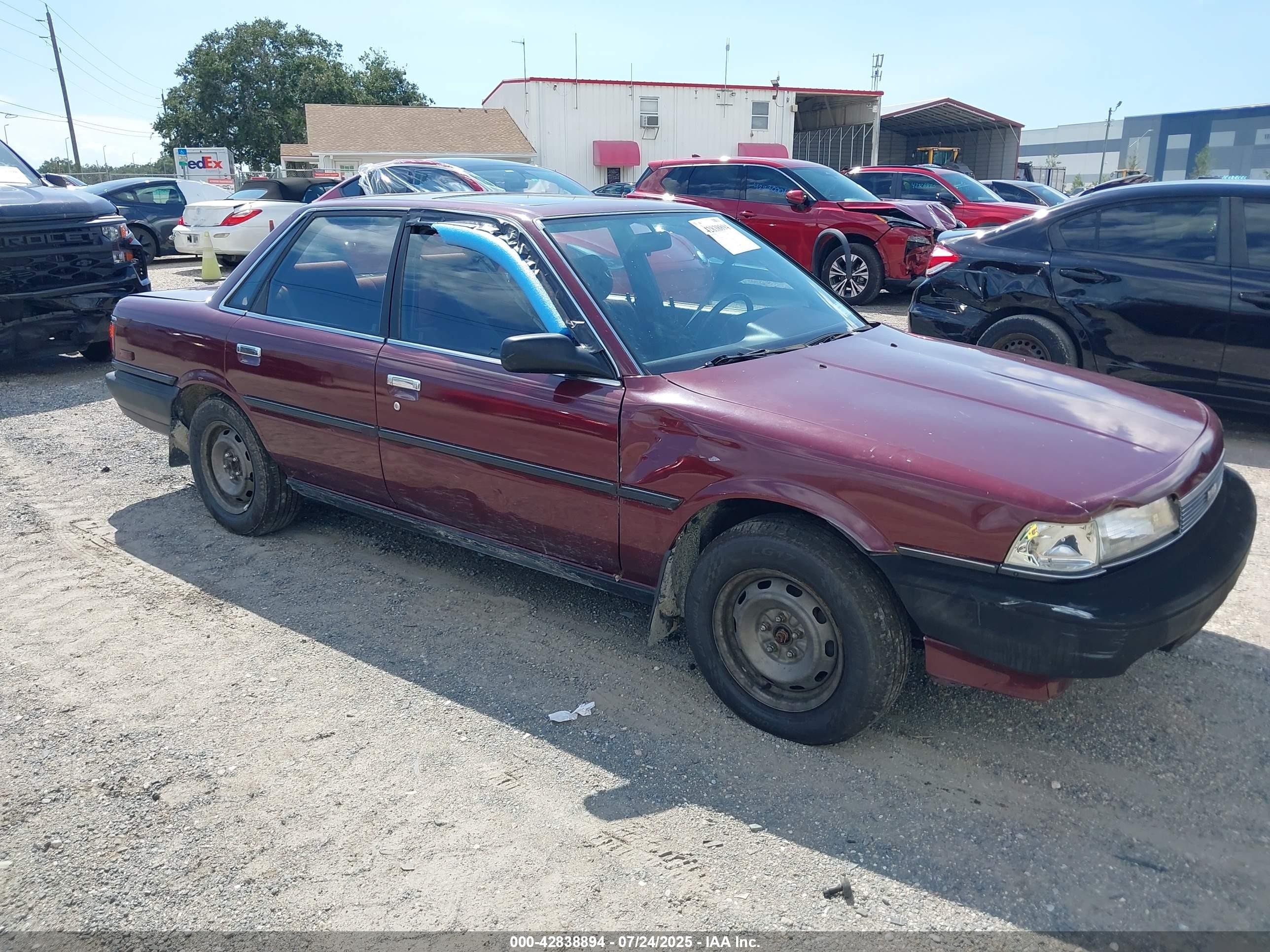 1989 Toyota Camry DLX, VIN 4T1SV21E6KU016842 — Front end