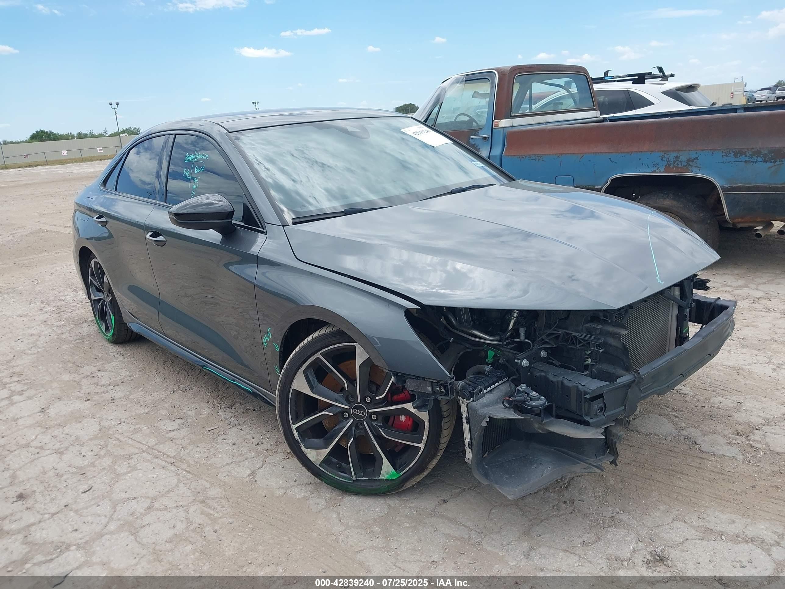2023 Audi S3 Premium Plus, VIN WAUH3DGY4PA047742 — Перед