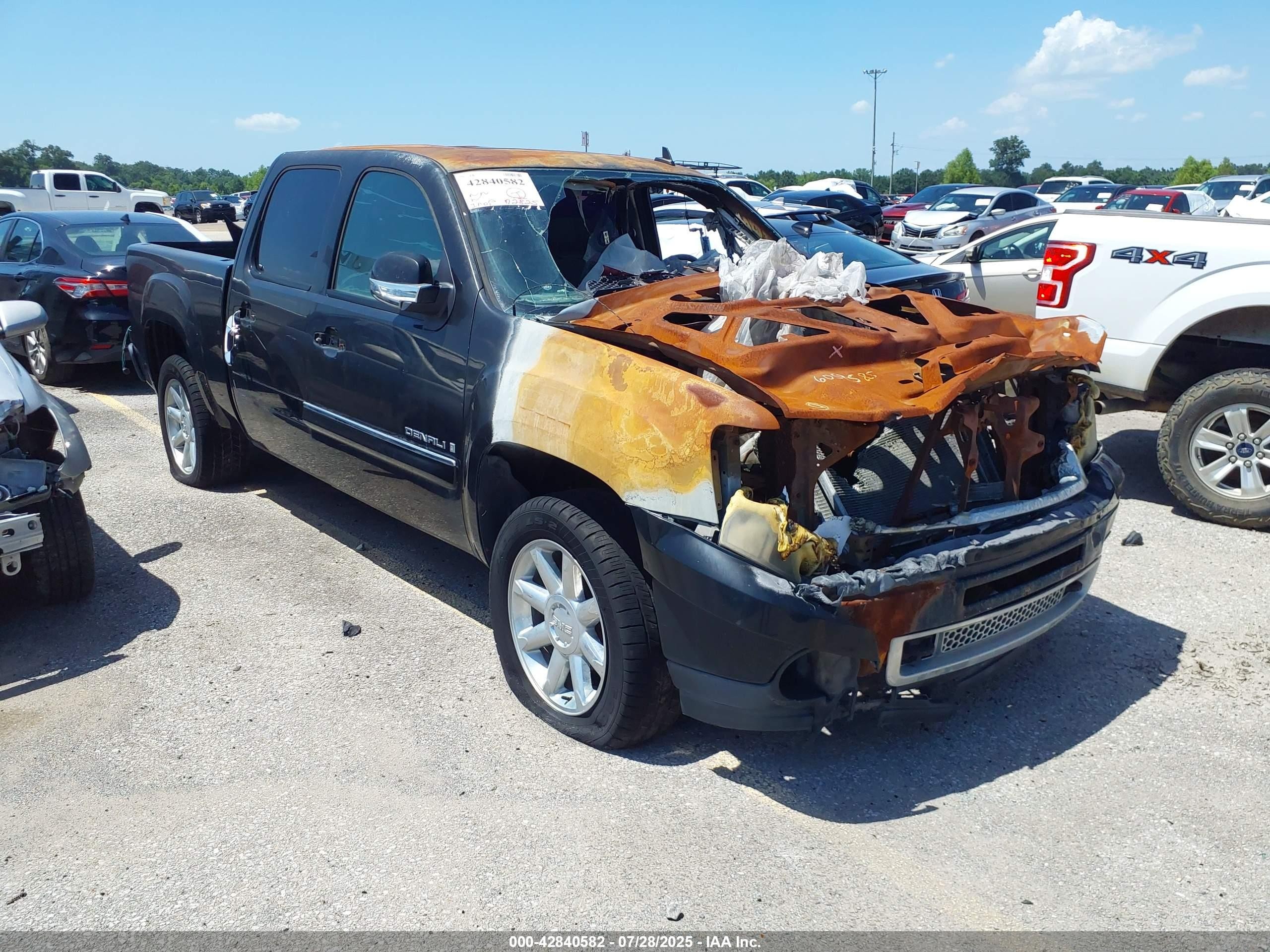 2007 GMC Sierra Denali, VIN 2GTEK638X71696532 — Engine fire