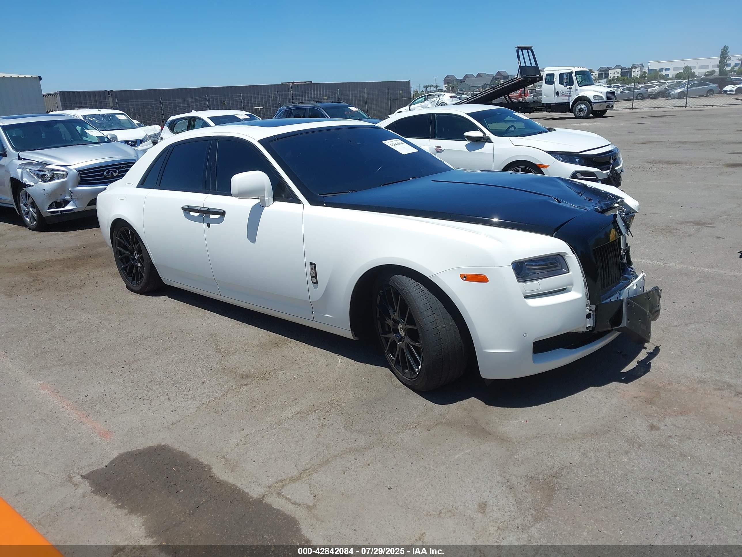 2011 Rolls-Royce Ghost, VIN SCA664S53BUX50116 — Front end
