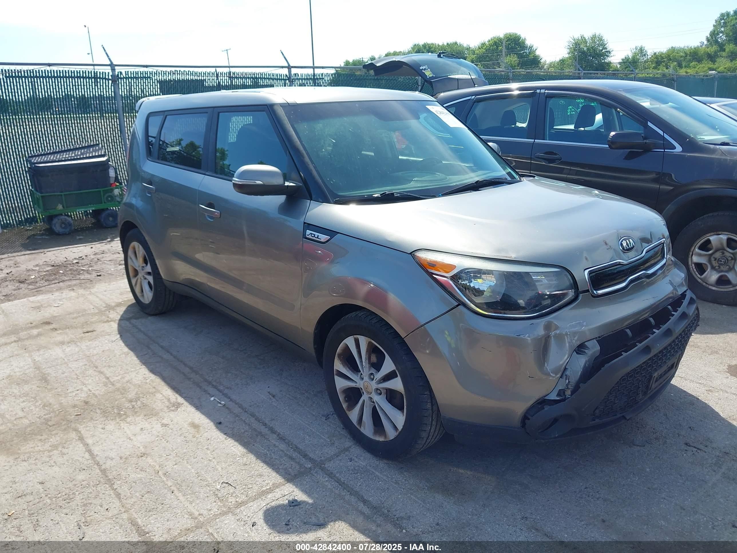 2014 Kia Soul +, VIN KNDJP3A52E7047122 — Front end