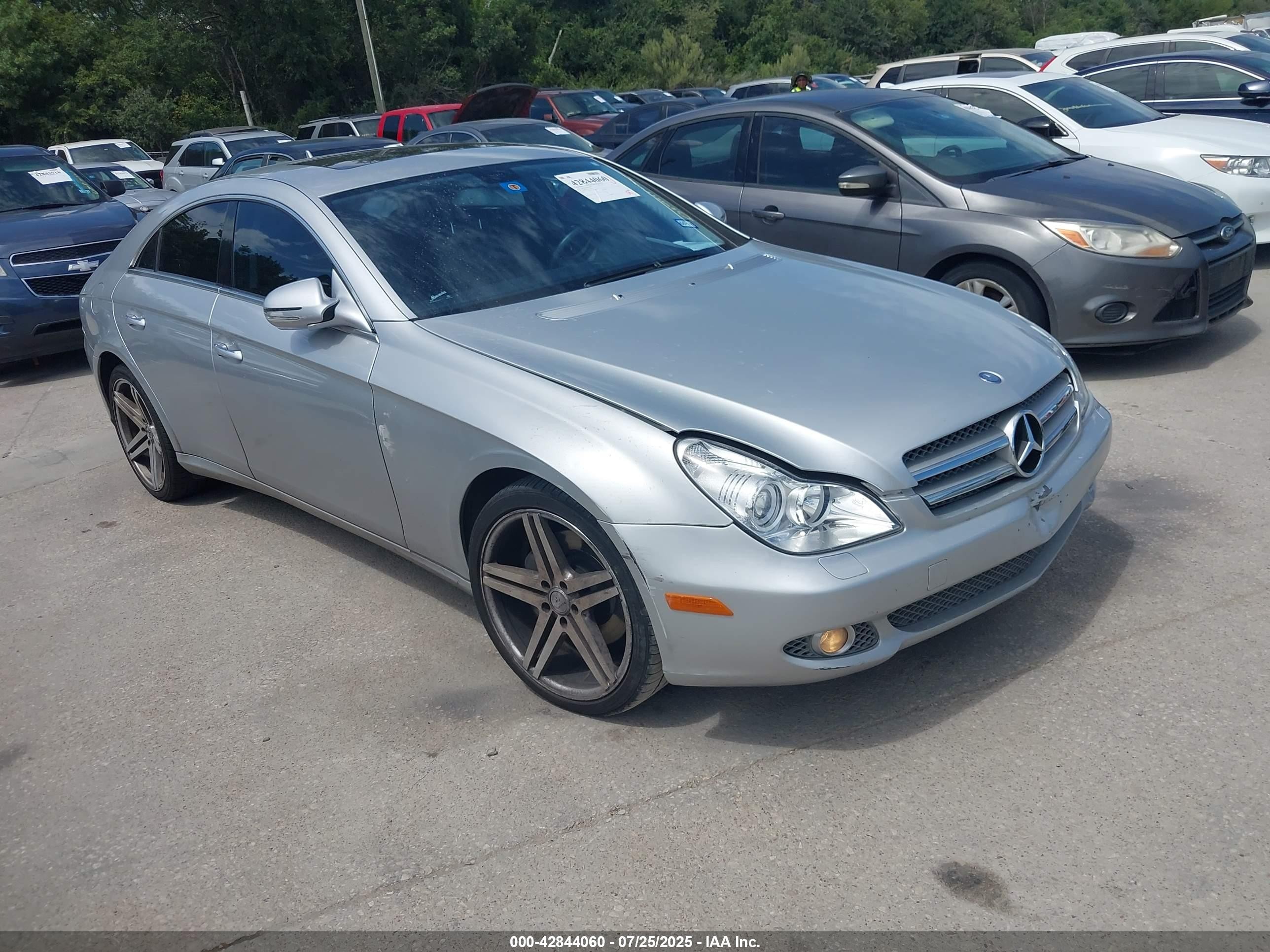 2010 Mercedes-Benz CLS 550, VIN WDDDJ7CB4AA164972 — Front end