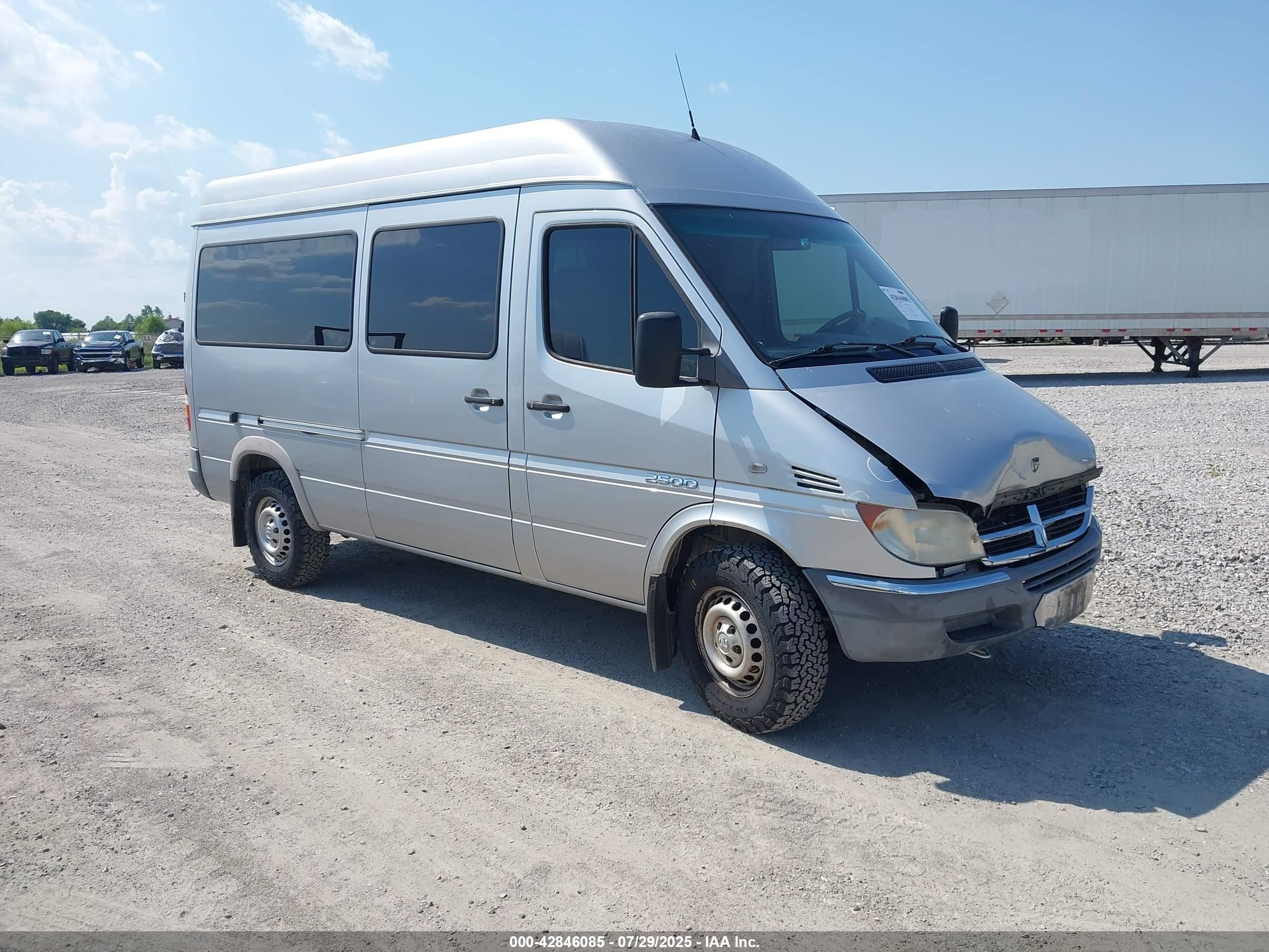 2003 Dodge Sprinter Passenger, VIN WD5WD642035565659 — Перед