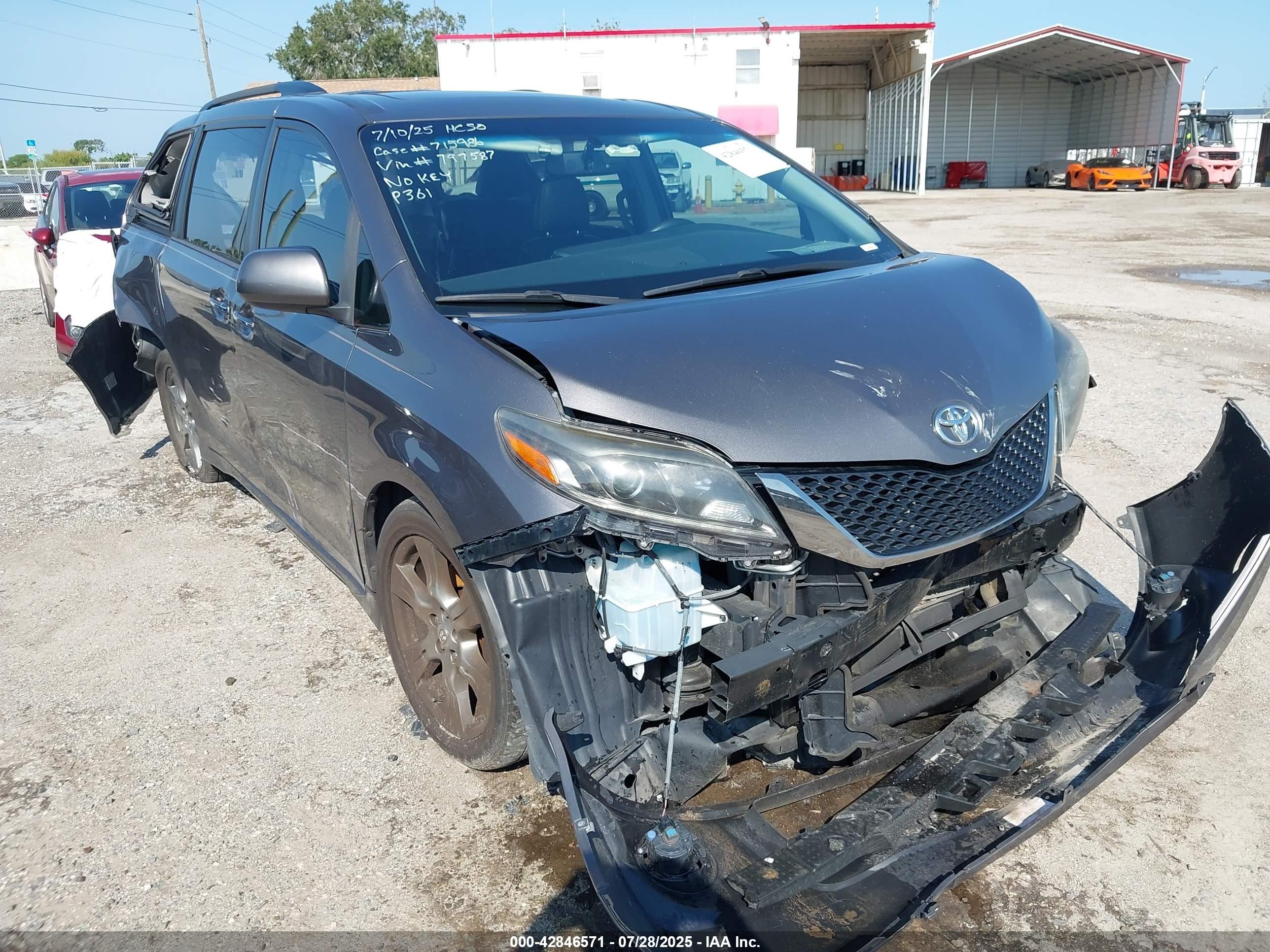 2017 Toyota Sienna SE, VIN 5TDXZ3DC3HS797587 — All over