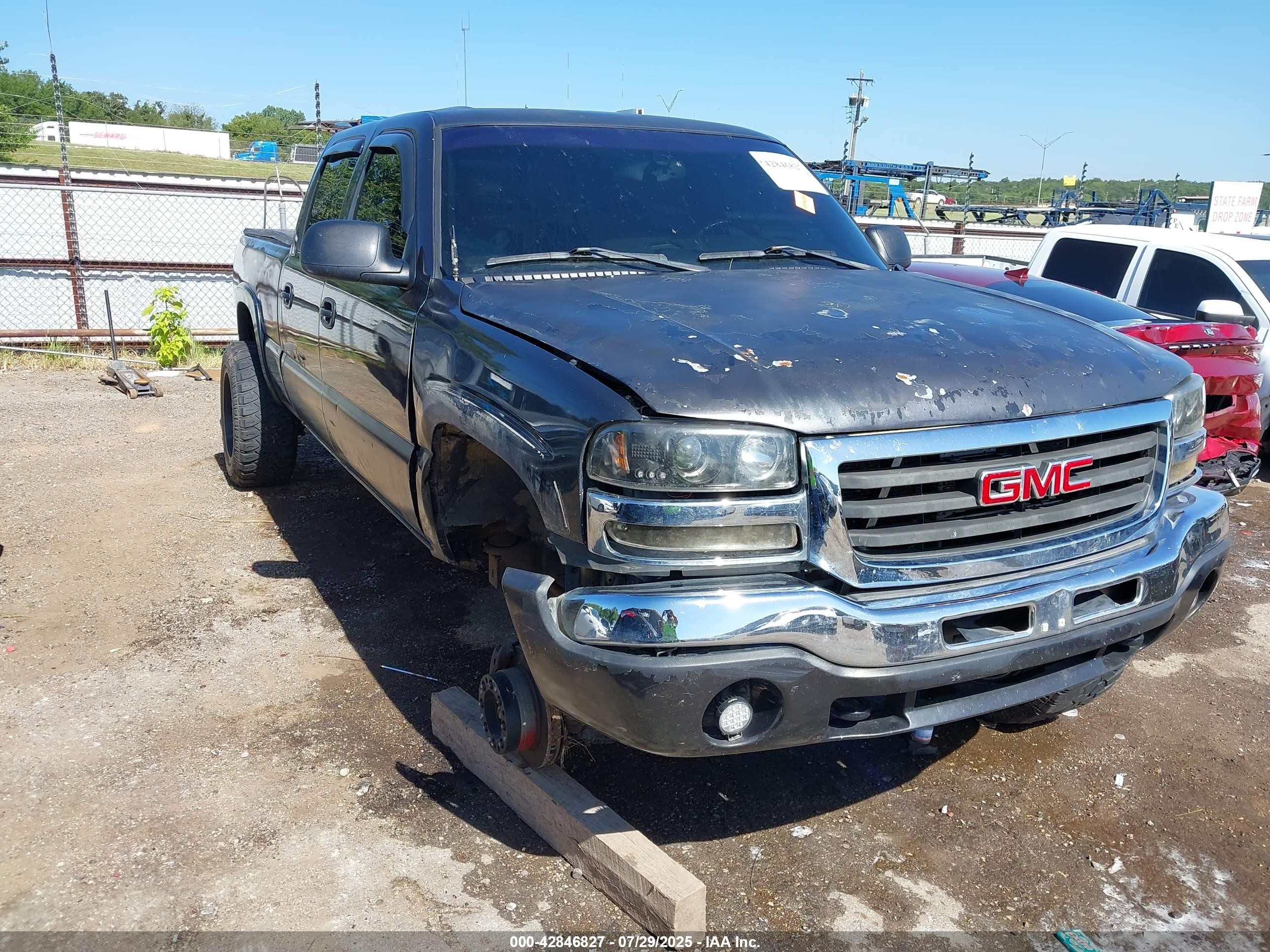 2003 GMC Sierra 1500HD SLE, VIN 1GTGK13U13F117939 — Front end
