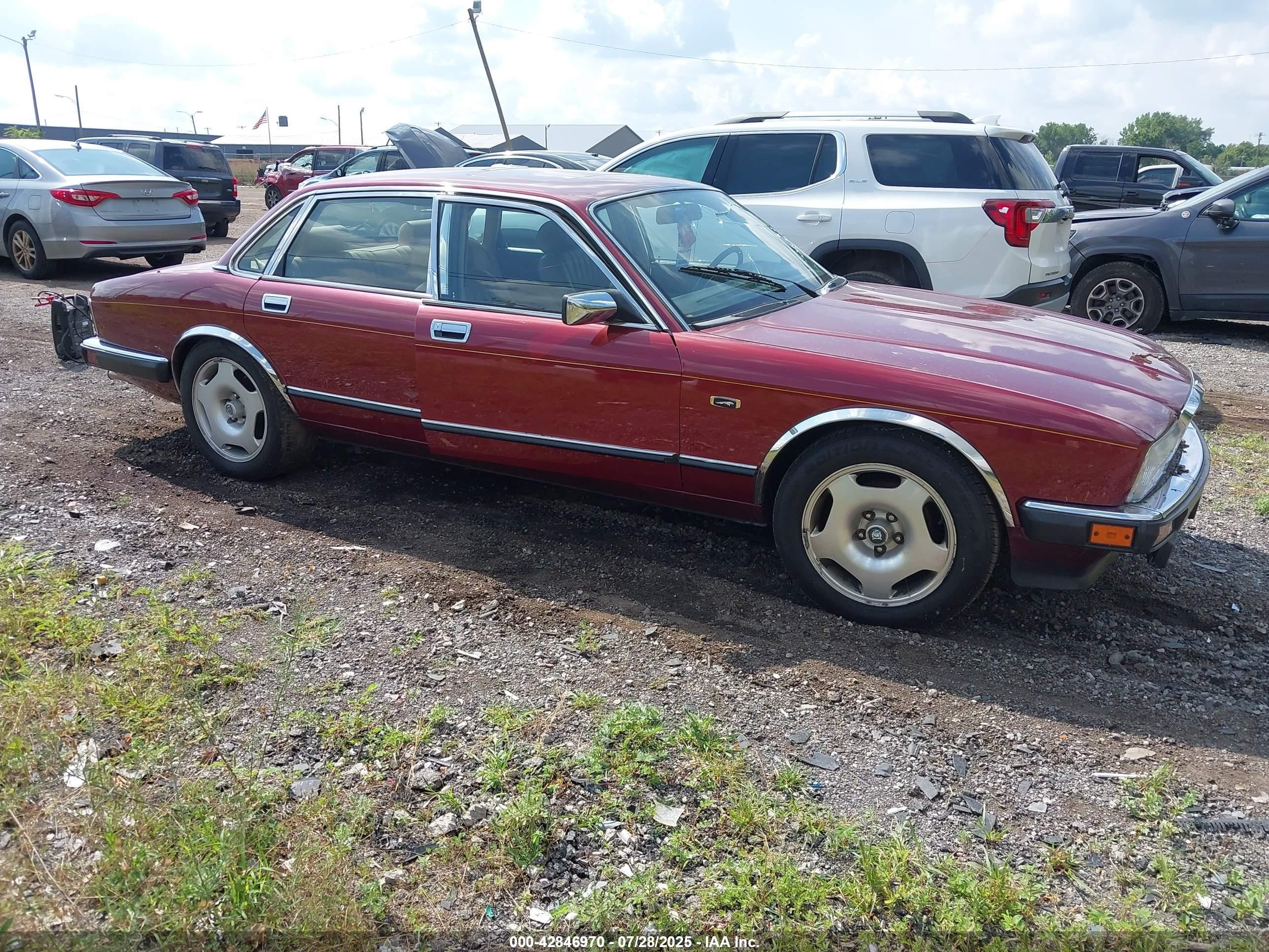 1992 Jaguar XJ, VIN SAJHY1743NC650202 — Roof