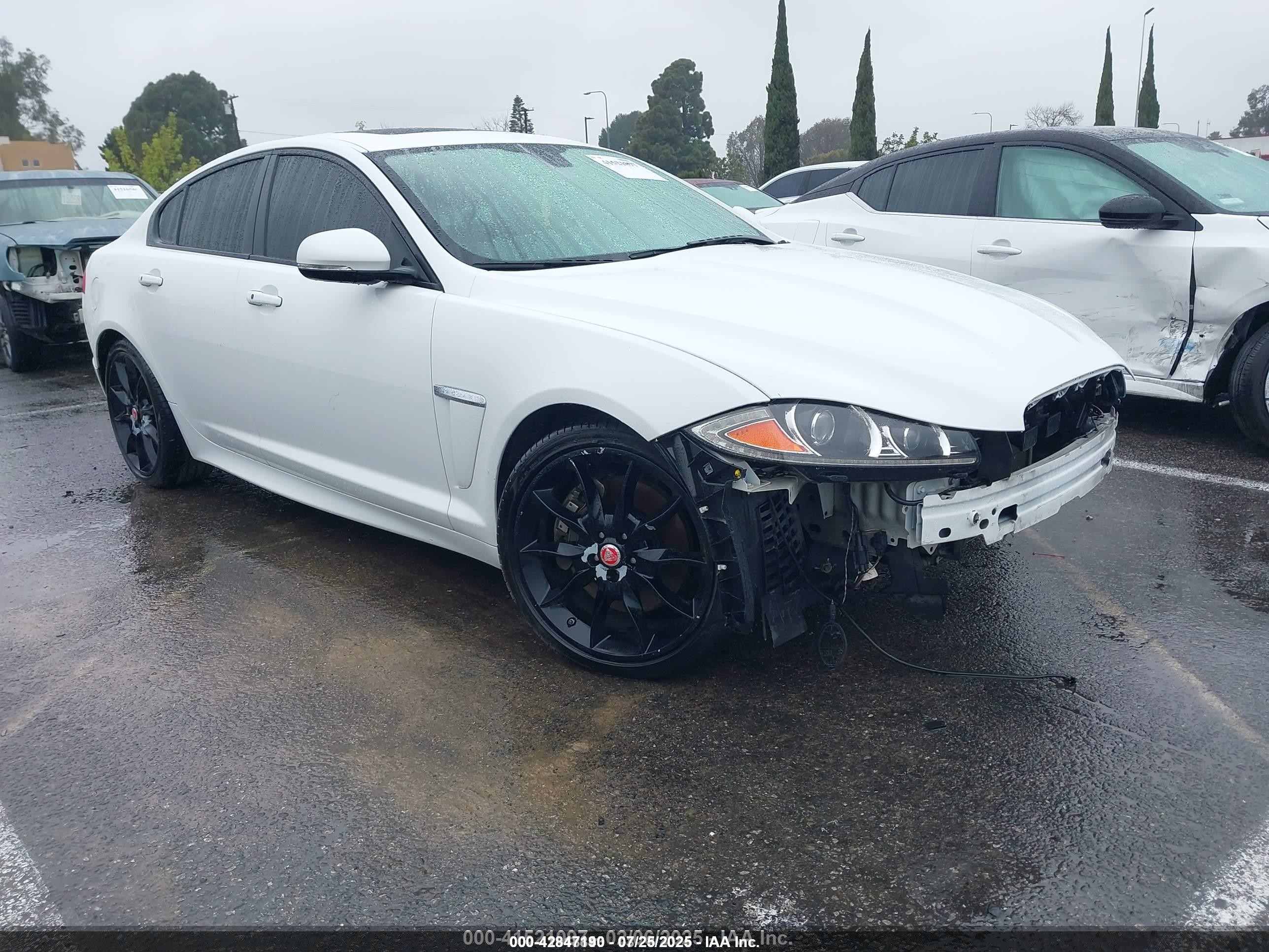 2015 Jaguar XF Portfolio, VIN SAJWA0F70F8U62534 — Фото с аукциона