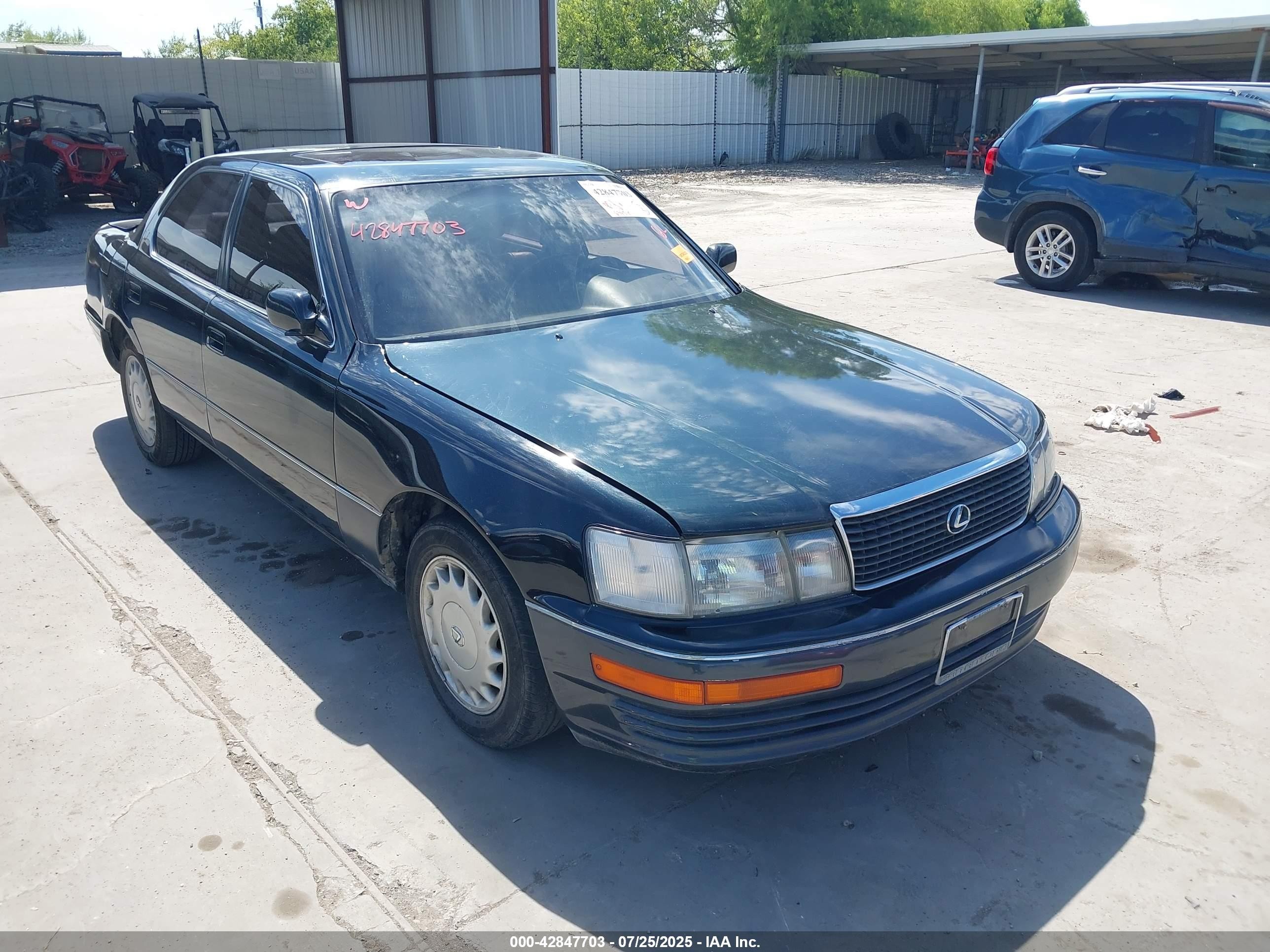 1990 Lexus LS 400, VIN JT8UF11E4L0004345 — Front end
