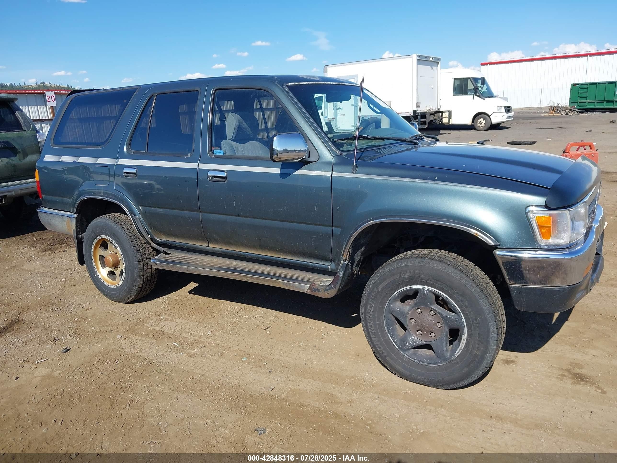 1992 Toyota 4Runner, VIN JT3VN39W5N8042368 — Front end