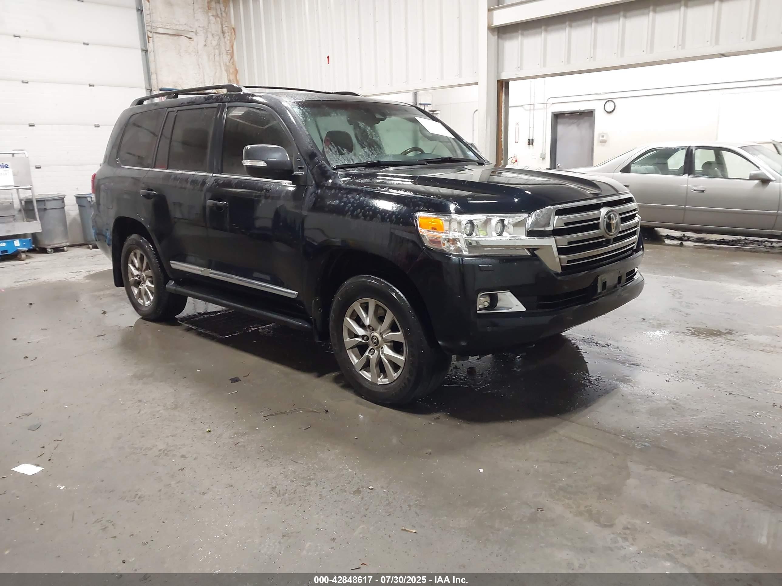 2019 Toyota Land Cruiser, VIN JTMCY7AJ6K4084732 — Side
