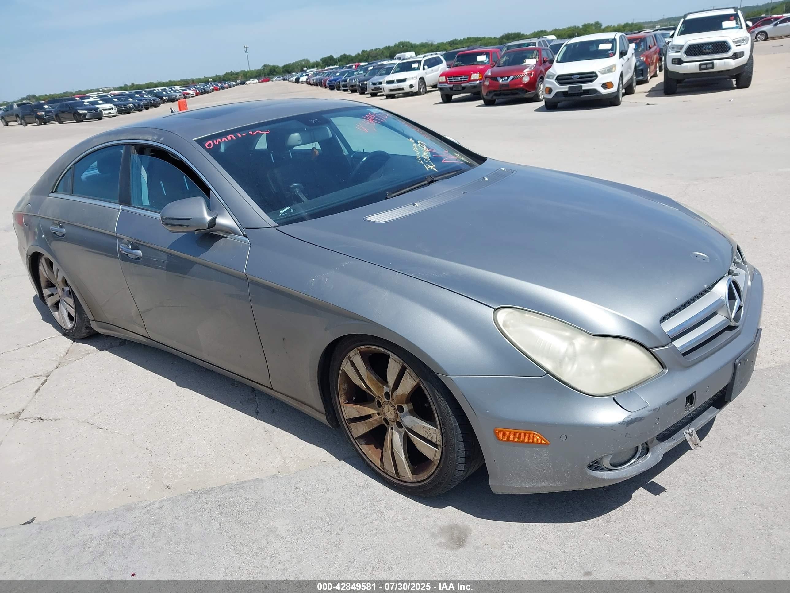 2010 Mercedes-Benz CLS 550, VIN WDDDJ7CB4AA163465 — Side