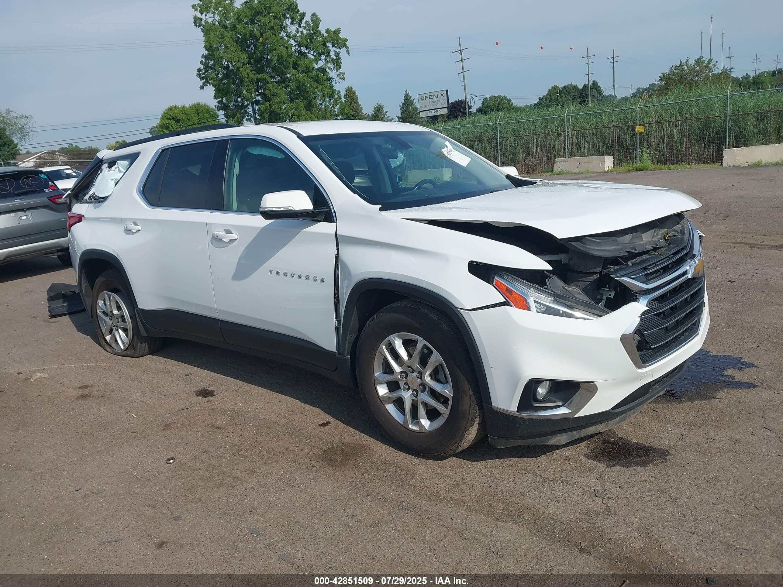 2019 Chevrolet Traverse LT Cloth, VIN 1GNERGKW6KJ144226 — All over