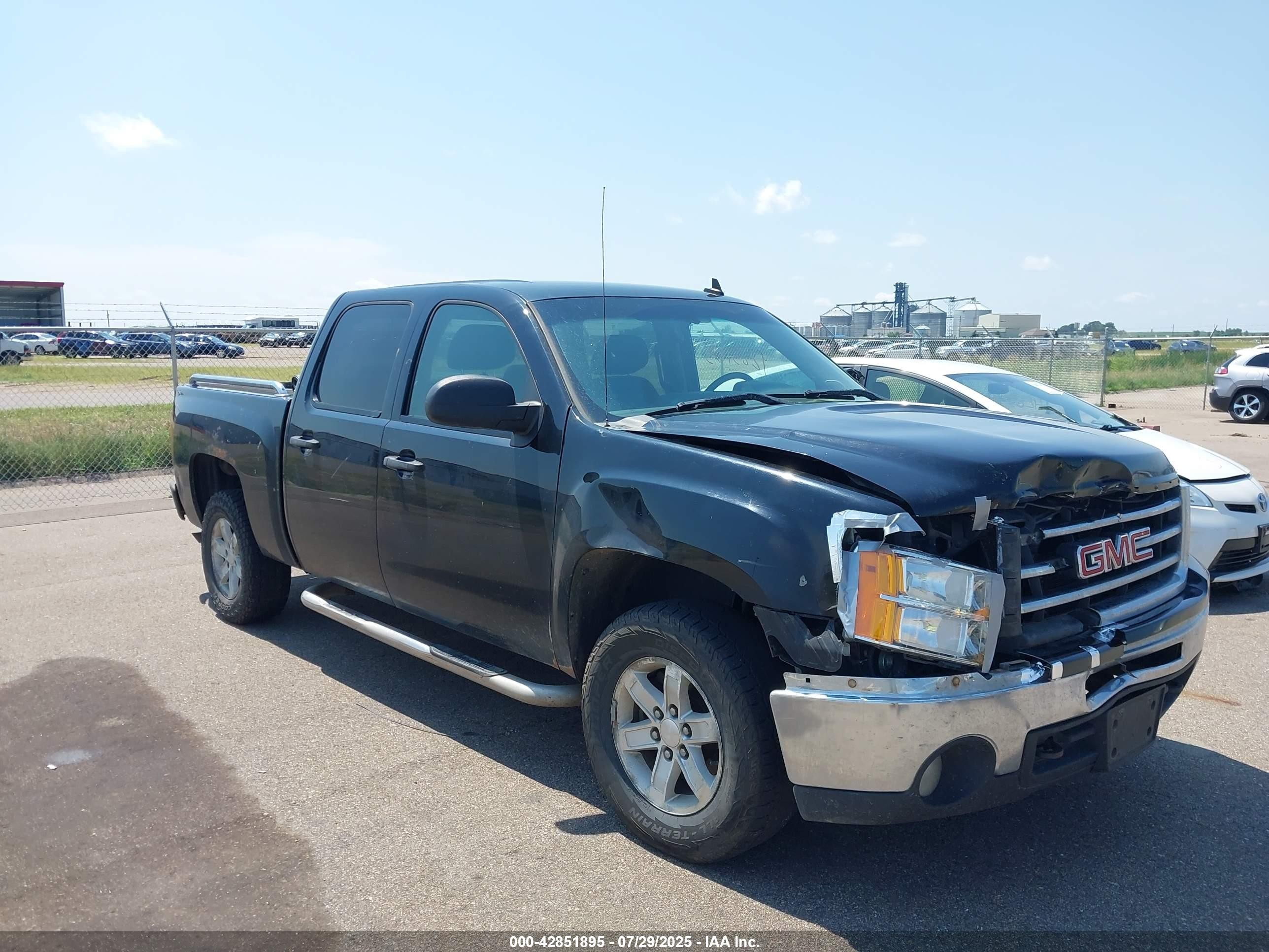 2013 GMC Sierra 1500 SLE, VIN 3GTP2VE77DG184916 — Front end