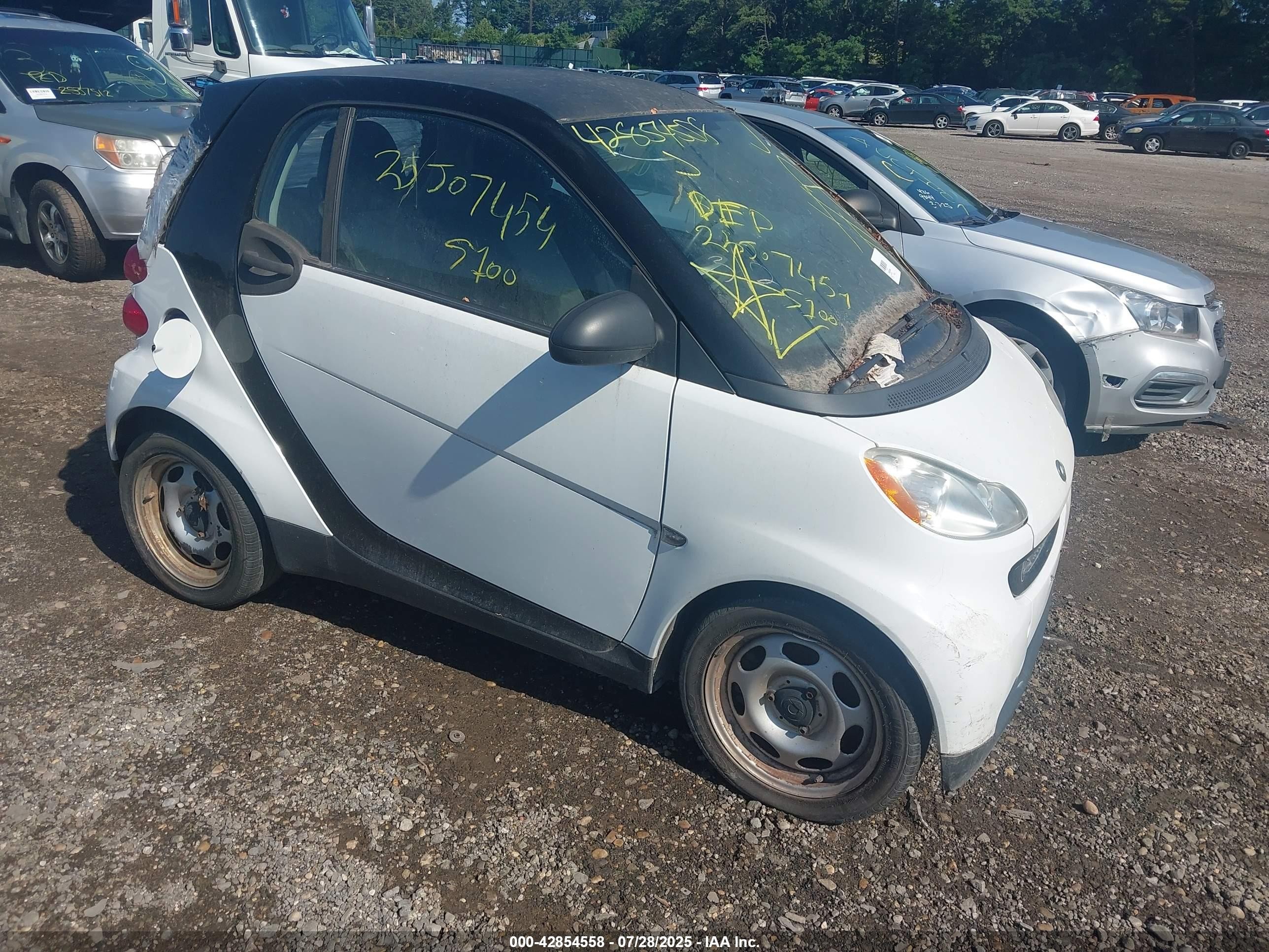 2012 Smart fortwo Pure, VIN WMEEJ3BA5CK556955 — Rear end