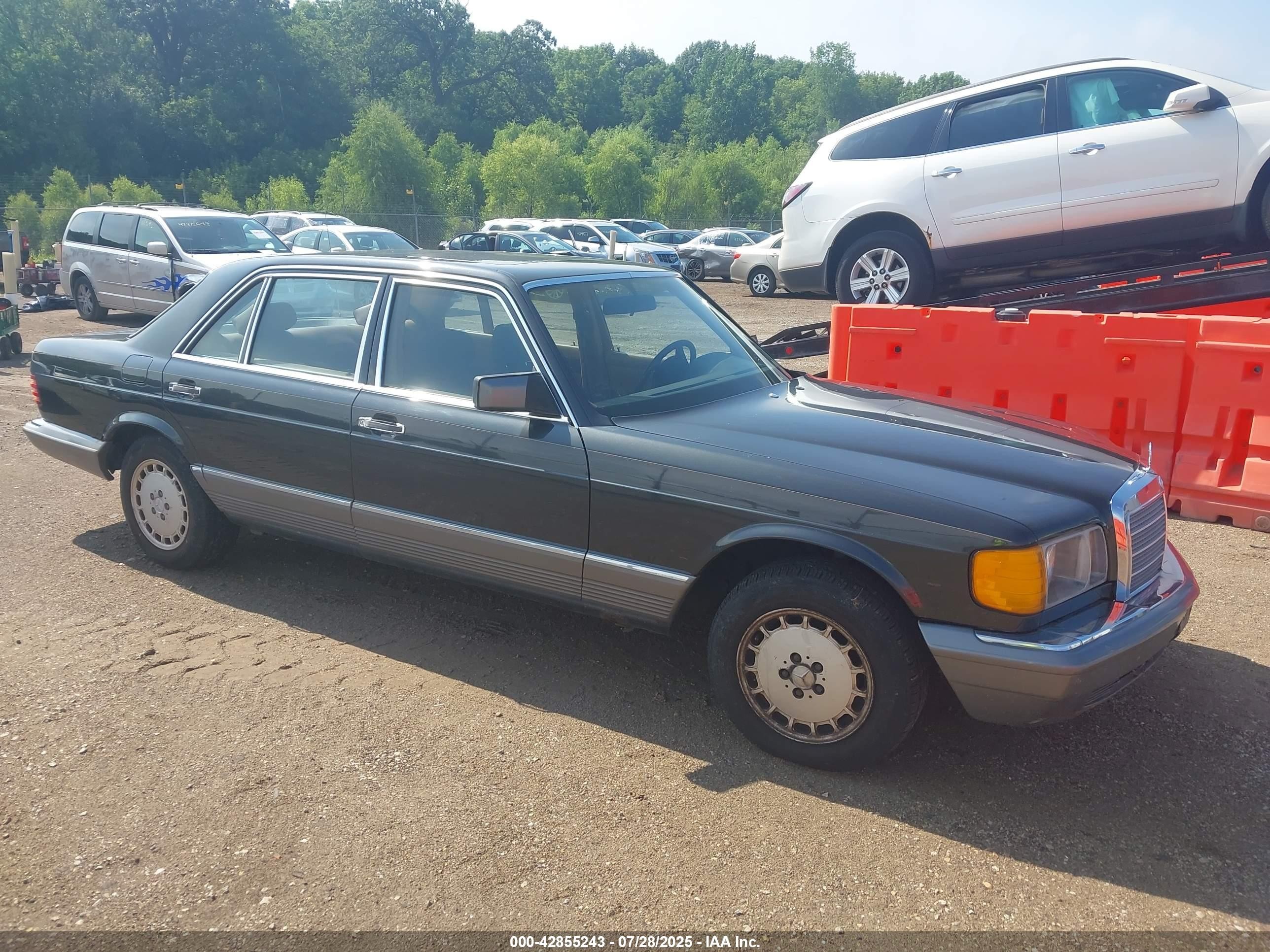 1985 Mercedes-Benz 500 SEL, VIN WDBCA37D3FA134037 — Side