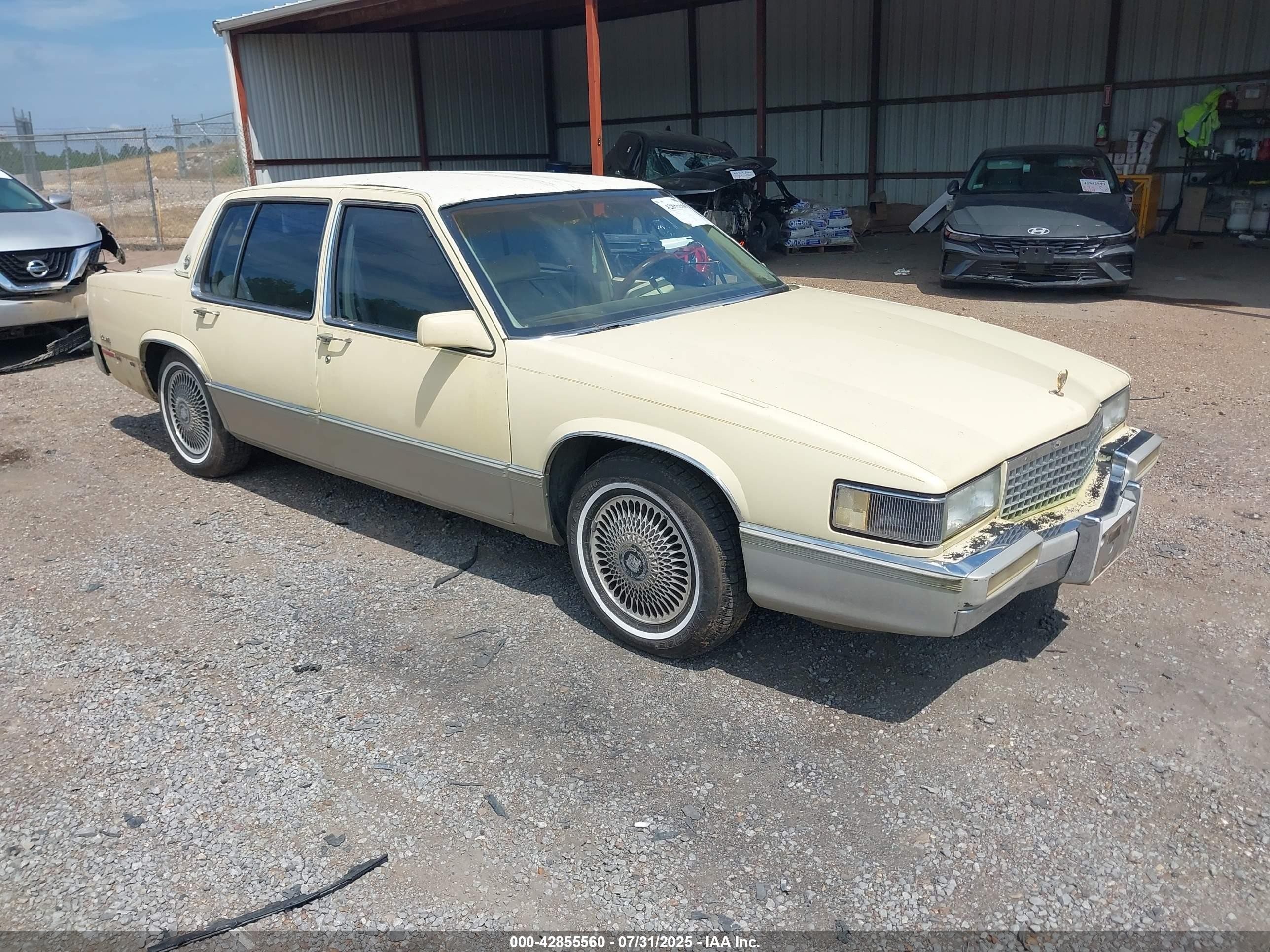 1990 Cadillac DeVille, VIN 1G6CD5333L4369889 — Normal wear