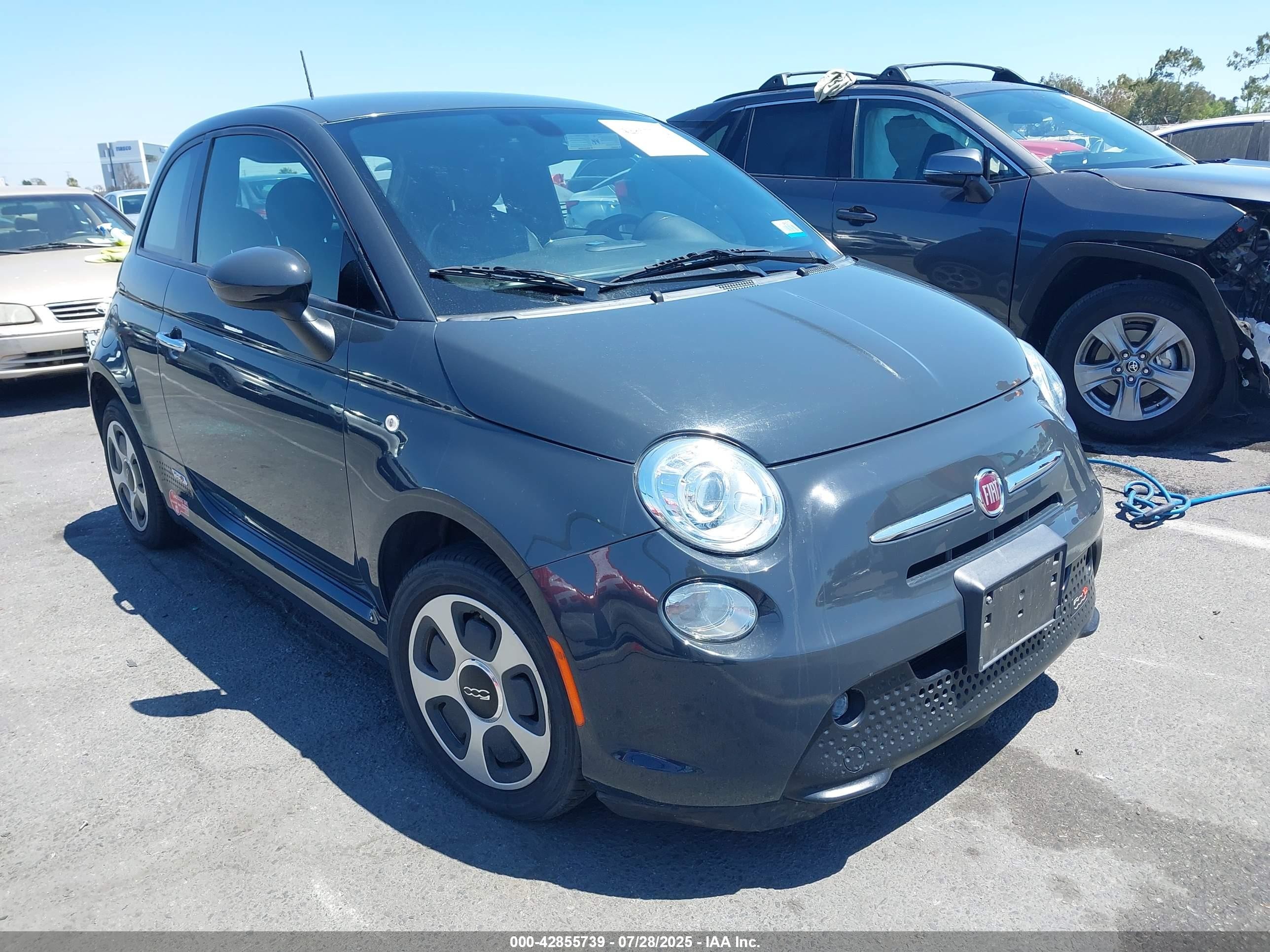 2018 FIAT 500e, VIN 3C3CFFGE7JT377286 — Repossession