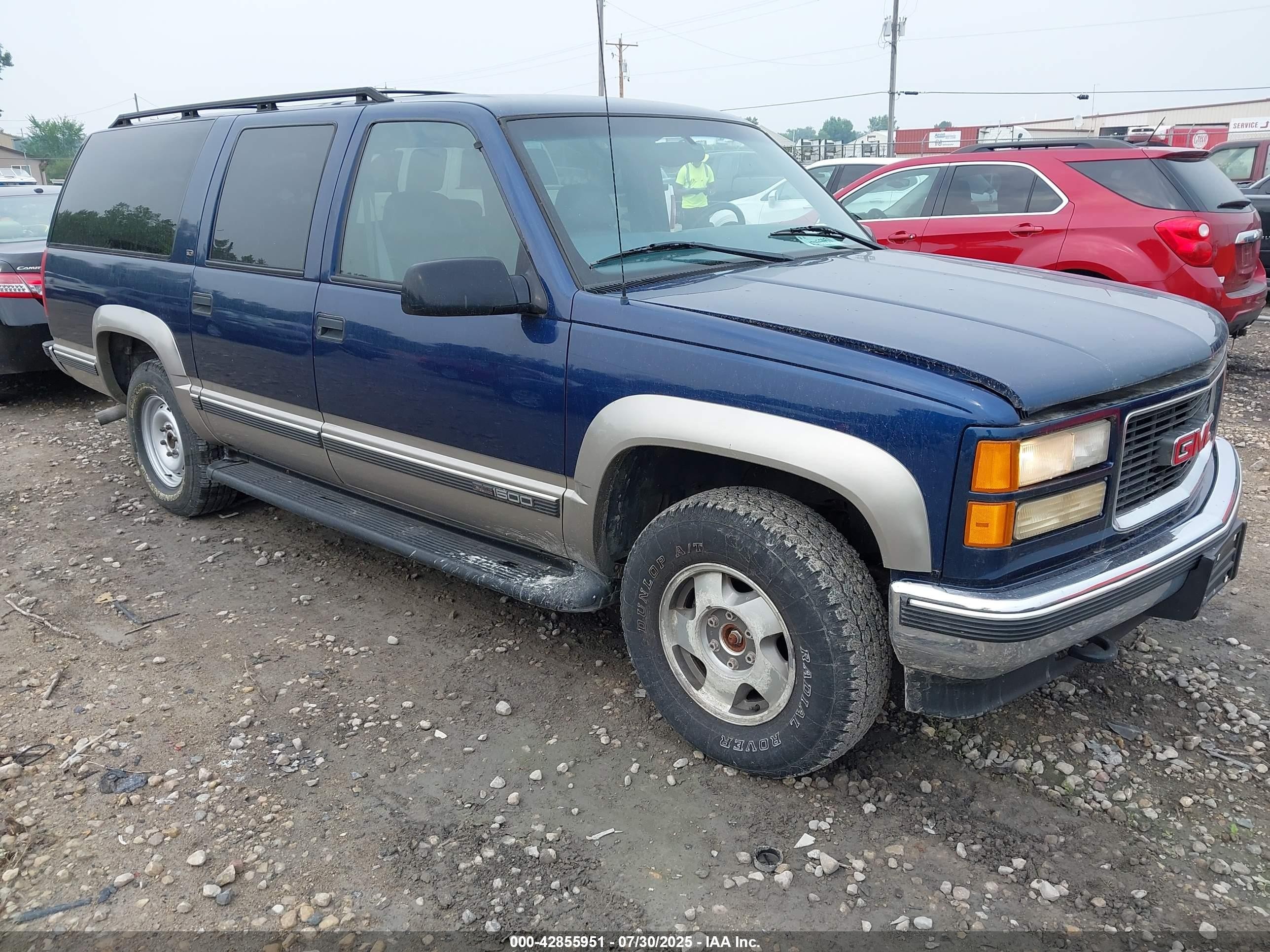 1999 GMC Suburban, VIN 1GKFK16R3XJ794937 — All over