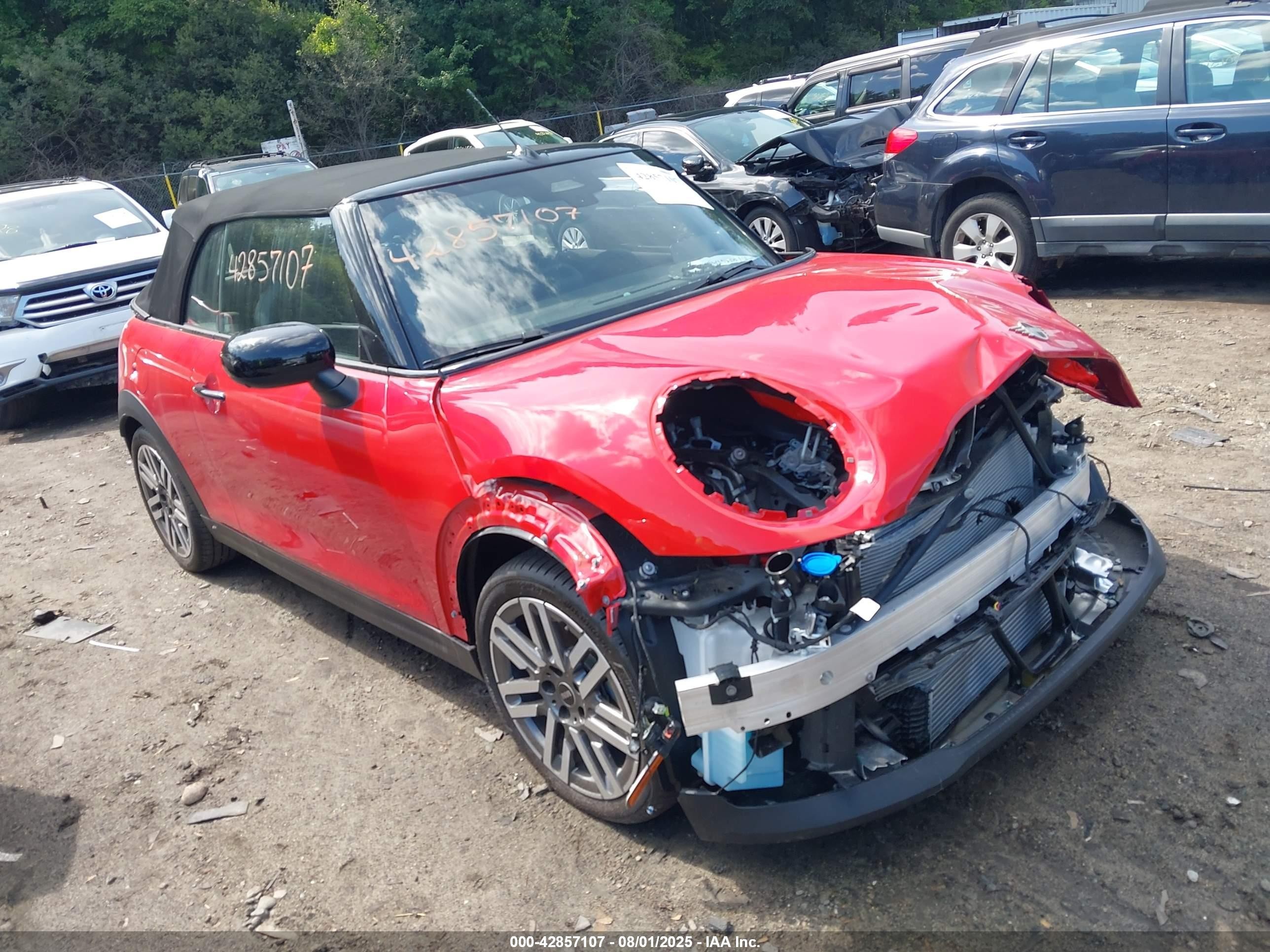 2025 MINI Convertible Cooper S, VIN WMW23GX03S2X38412 — Перед