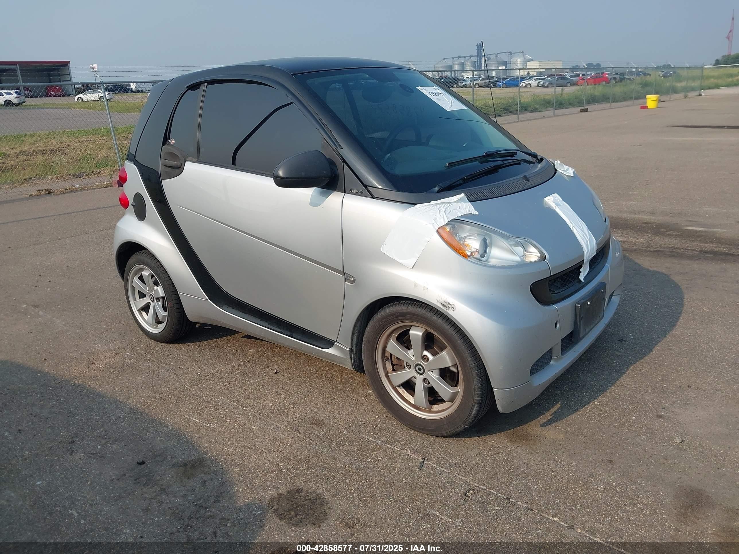 2012 Smart fortwo Pure, VIN WMEEJ3BA6CK531868 — Front end