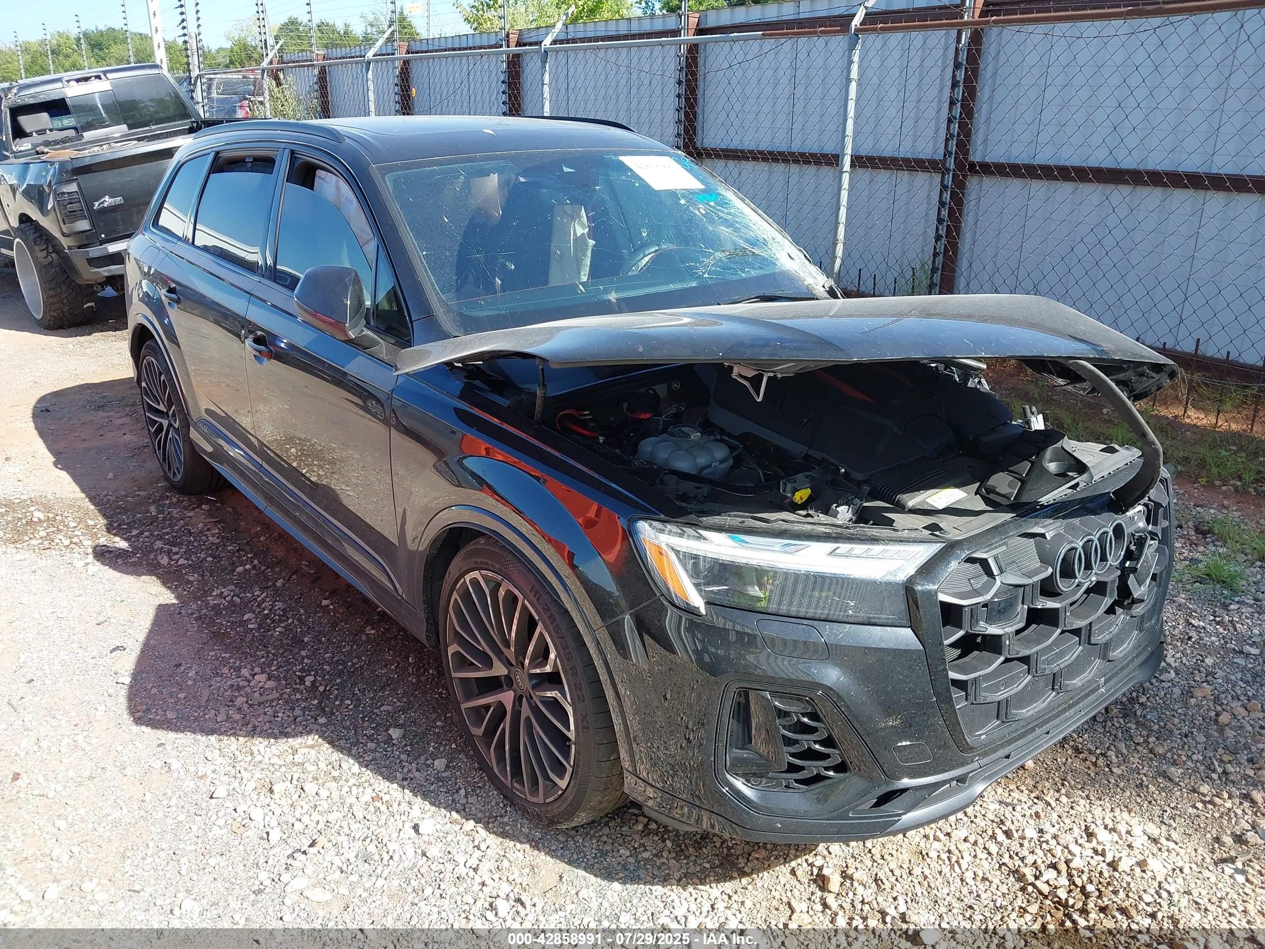 2025 Audi SQ7 Prestige, VIN WA1VWBF74SD007009 — Front end