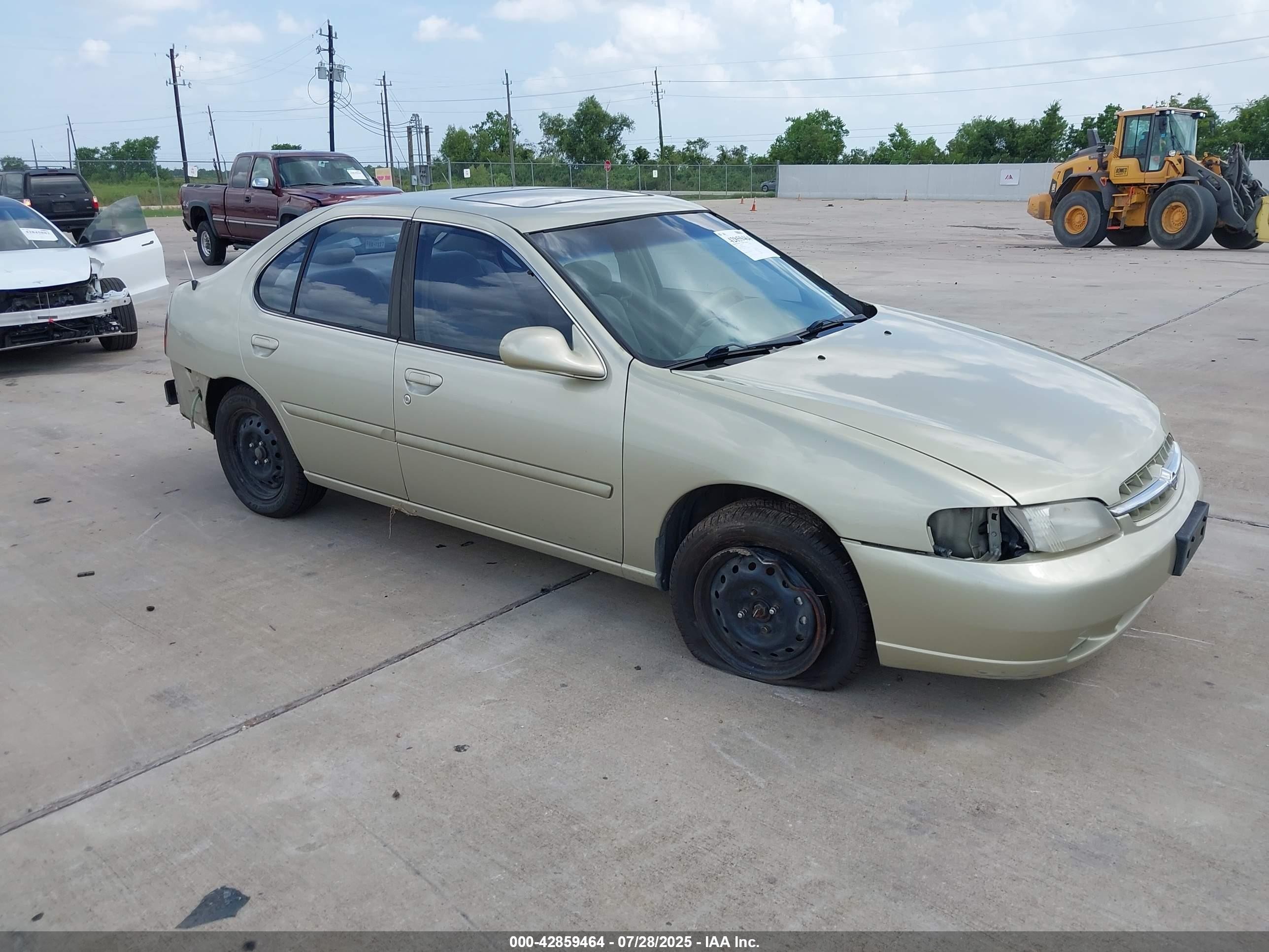 1999 Nissan Altima XE, VIN 1N4DL01D5XC167303 — Rear end