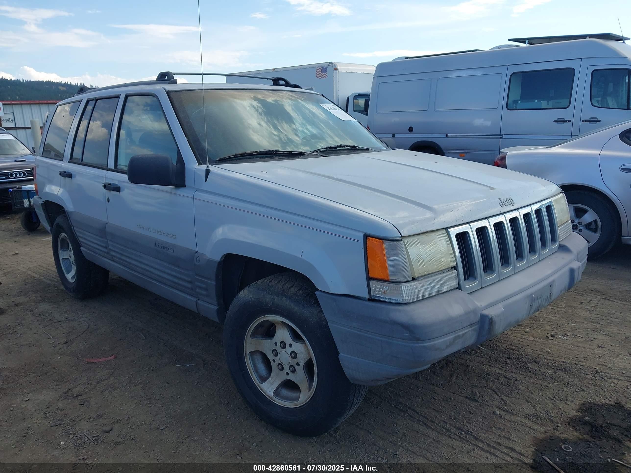 1996 Jeep Grand Cherokee Laredo, VIN 1J4GZ58S9TC245352 — Rear end