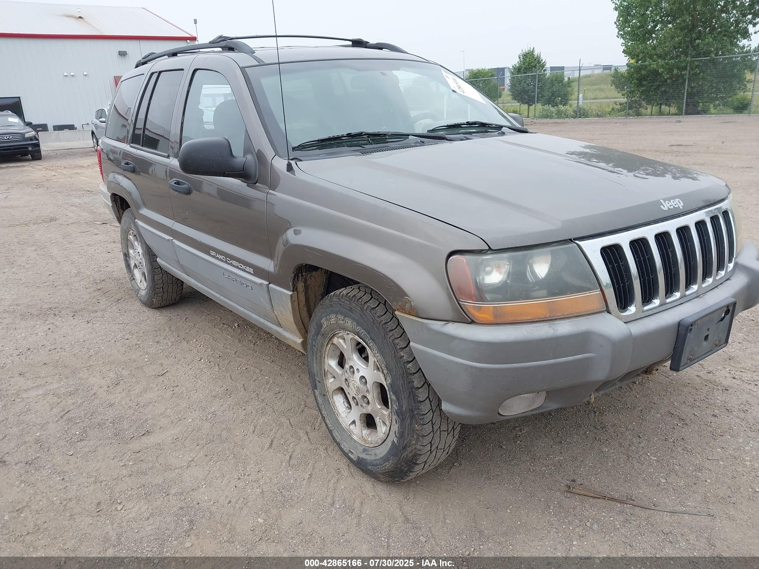 1999 Jeep Grand Cherokee Laredo, VIN 1J4GW58S2XC630363 — Rear end