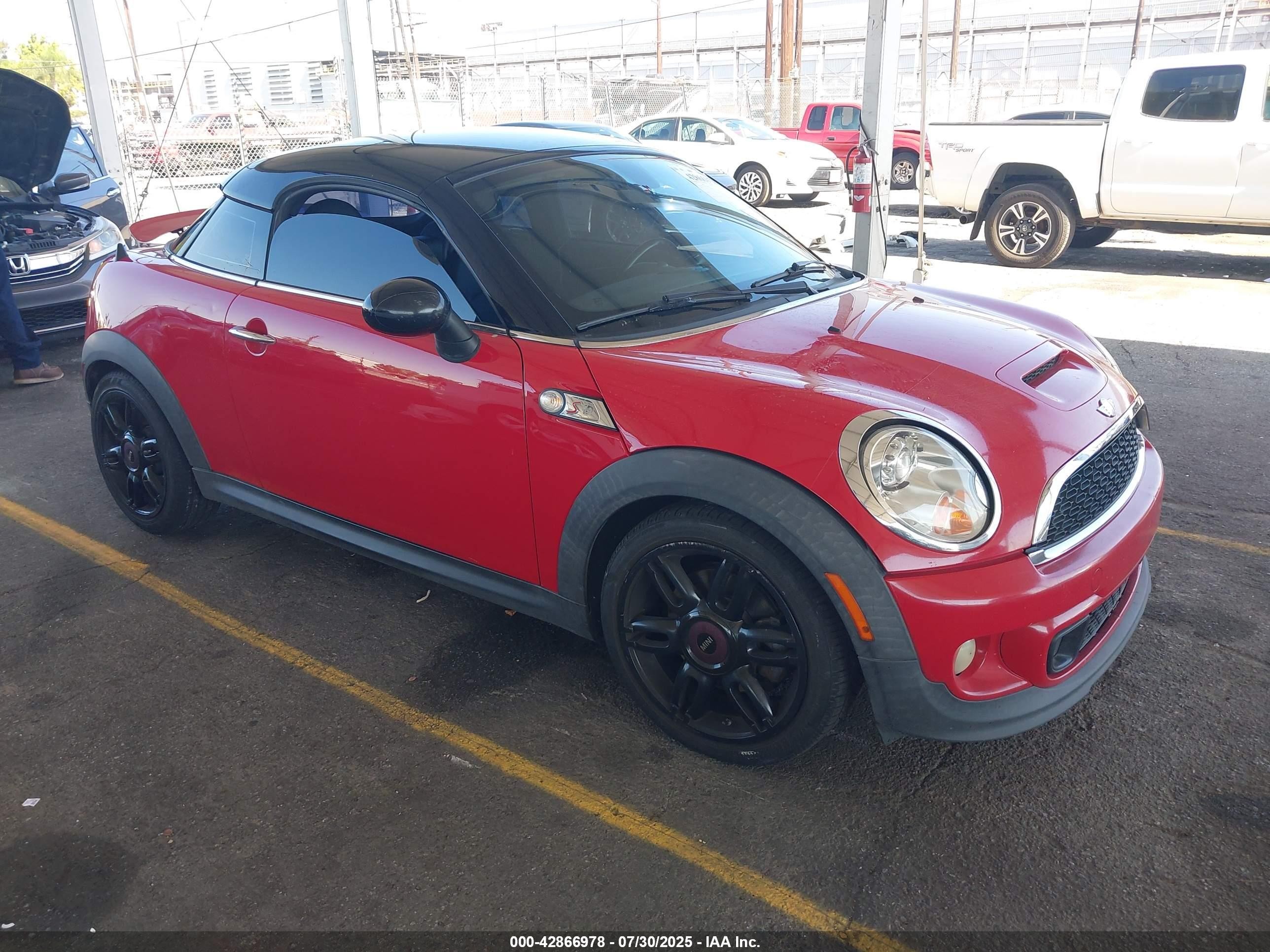 2013 MINI Coupe S, VIN WMWSX3C5XDT466078 — Бок