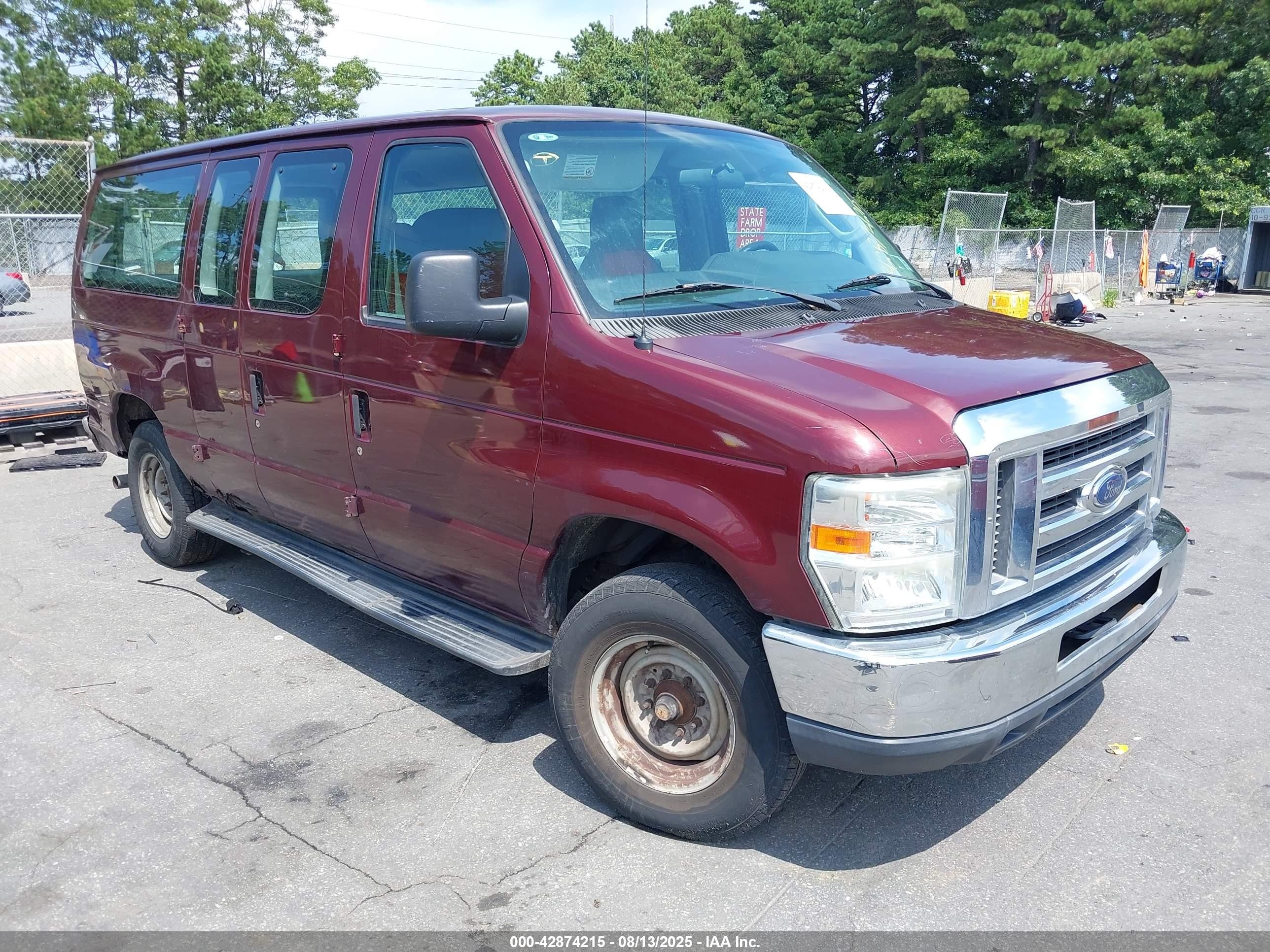 2010 Ford E-350, VIN 1FDNE3BL7ADA27007 — Side