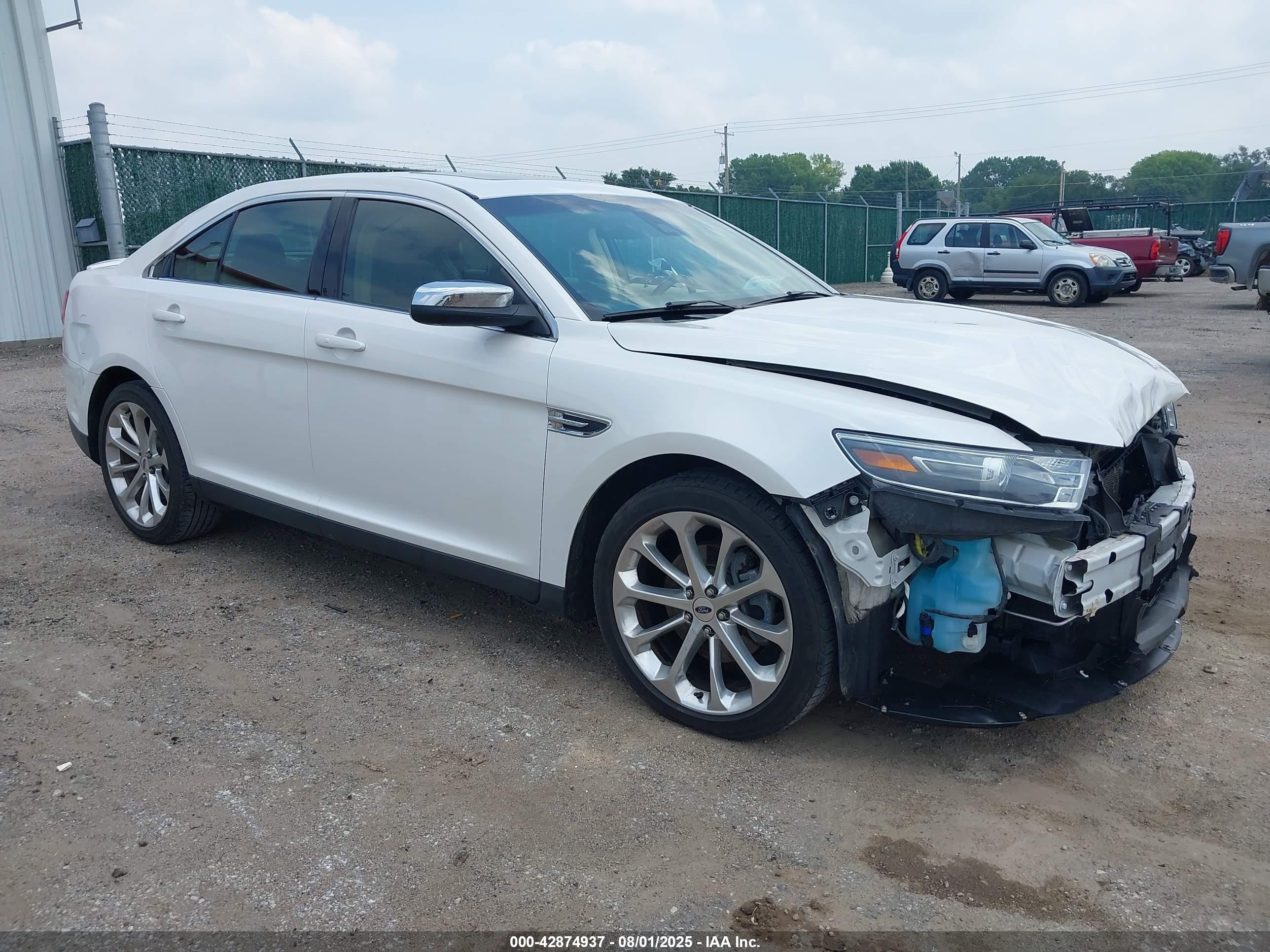 2015 Ford Taurus Limited, VIN 1FAHP2F81FG122475 — Front end