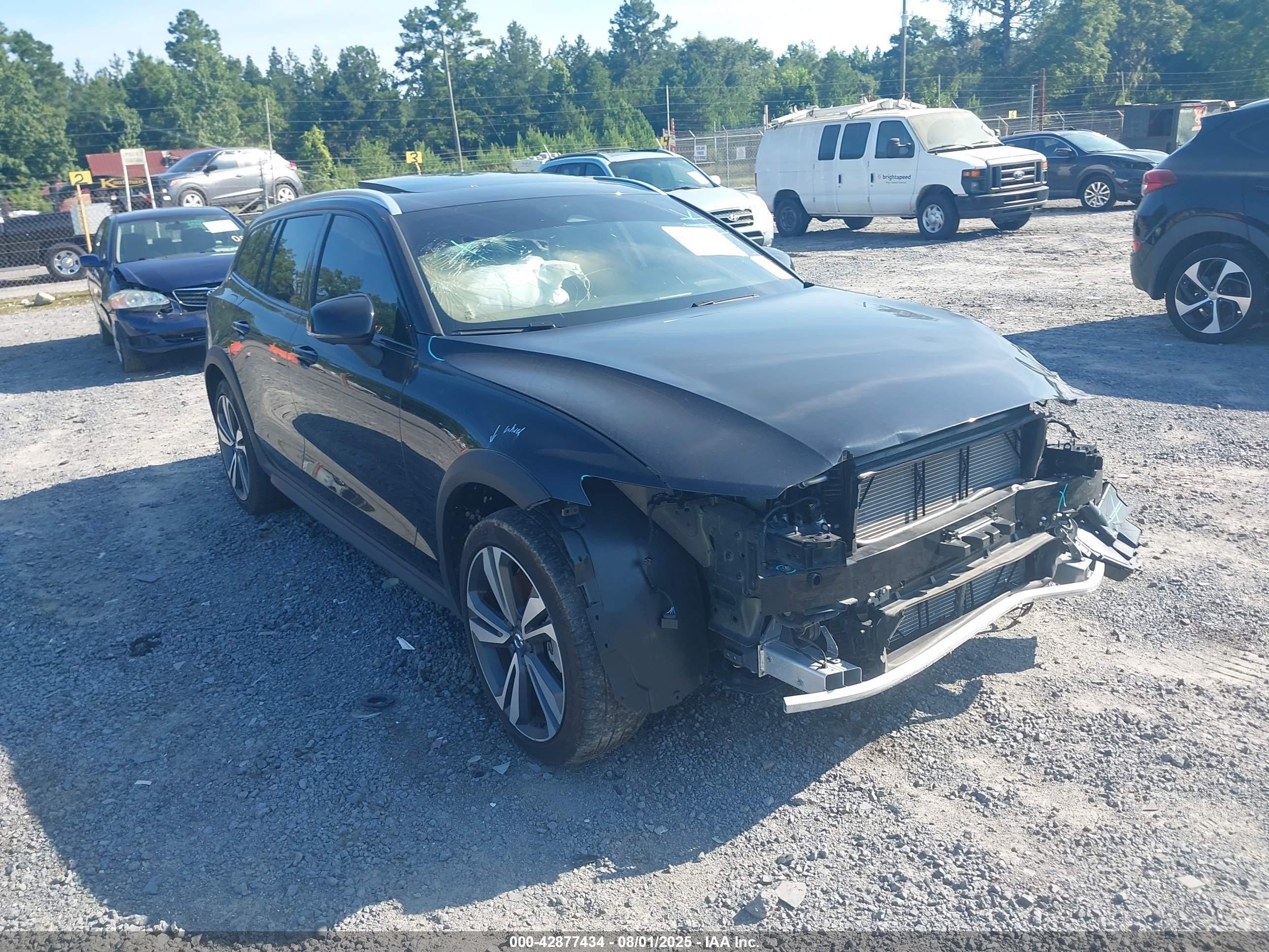 2024 Volvo V60 Plus, VIN YV4L12WY3R2139492 — Front end