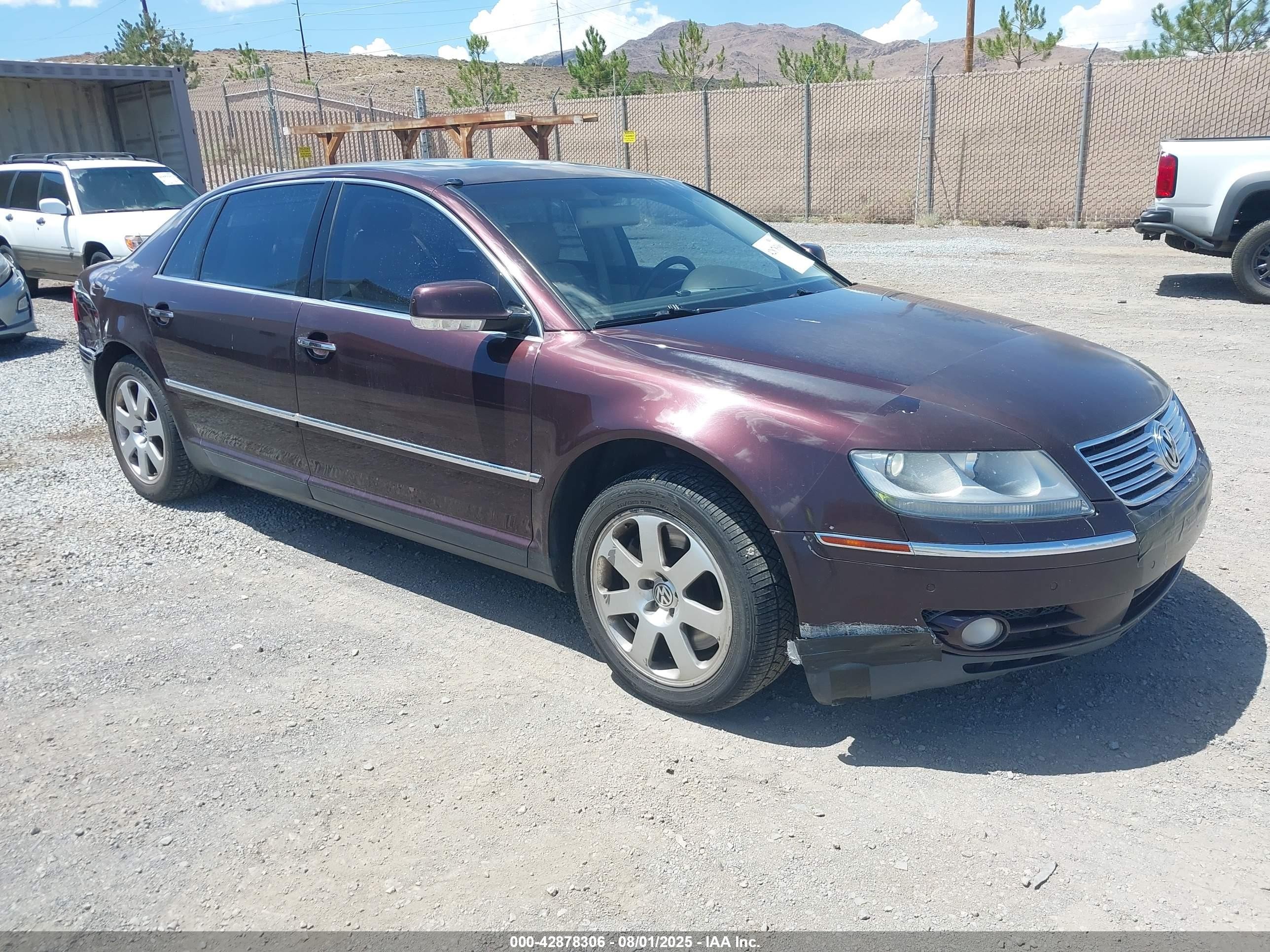 2004 Volkswagen Phaeton V8, VIN WVWAF63D048008689 — Rear end
