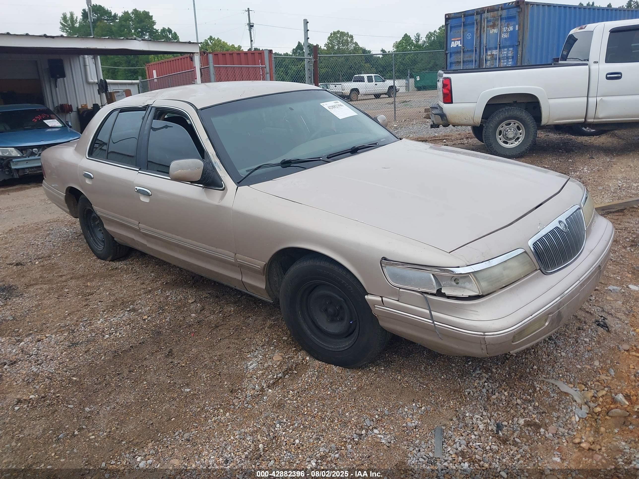 1997 Mercury Grand Marquis GS, VIN 2MELM74W5VX629172 — Roof
