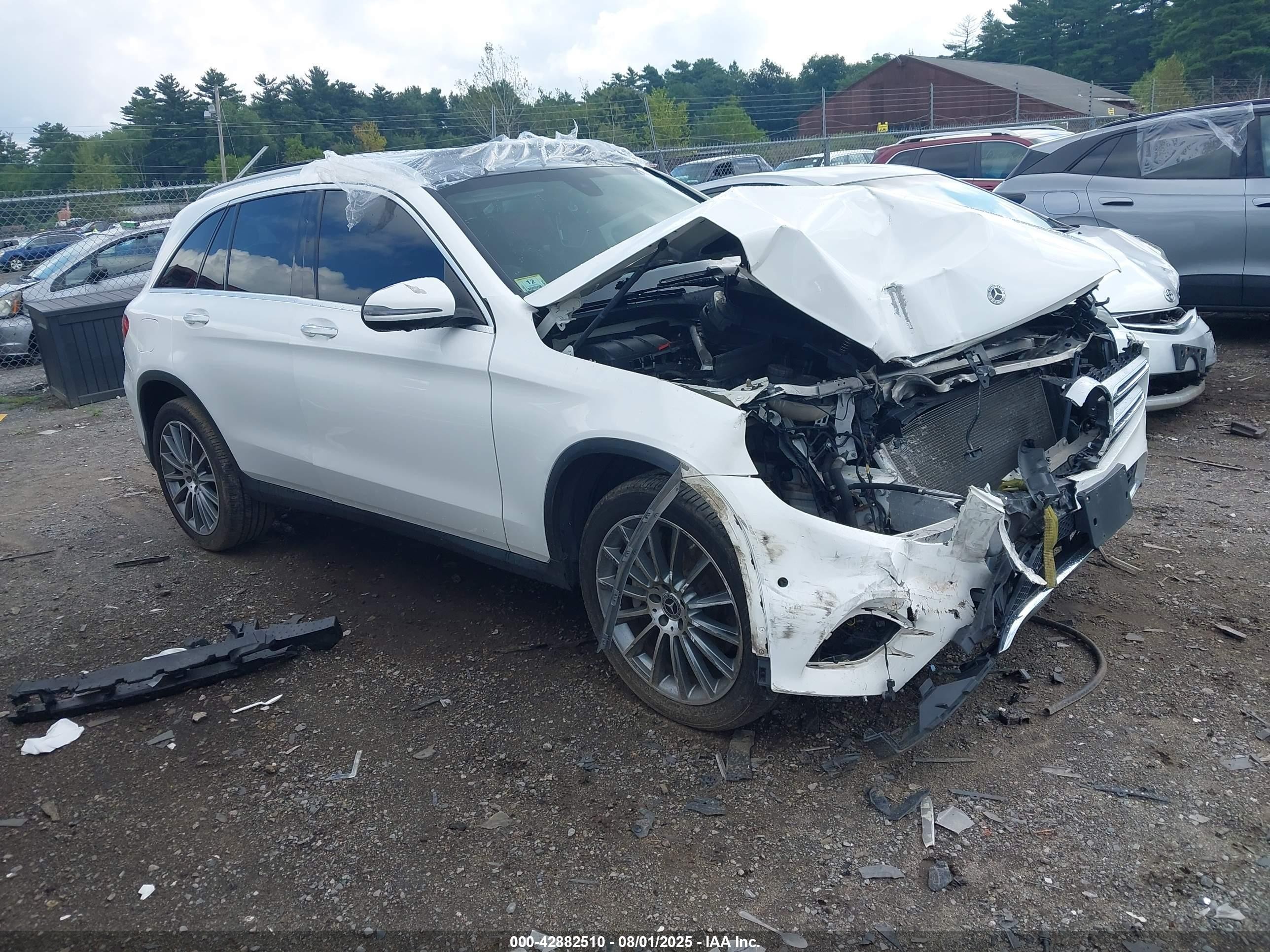 2018 Mercedes-Benz GLC 300, VIN WDC0G4KBXJV065275 — Front end