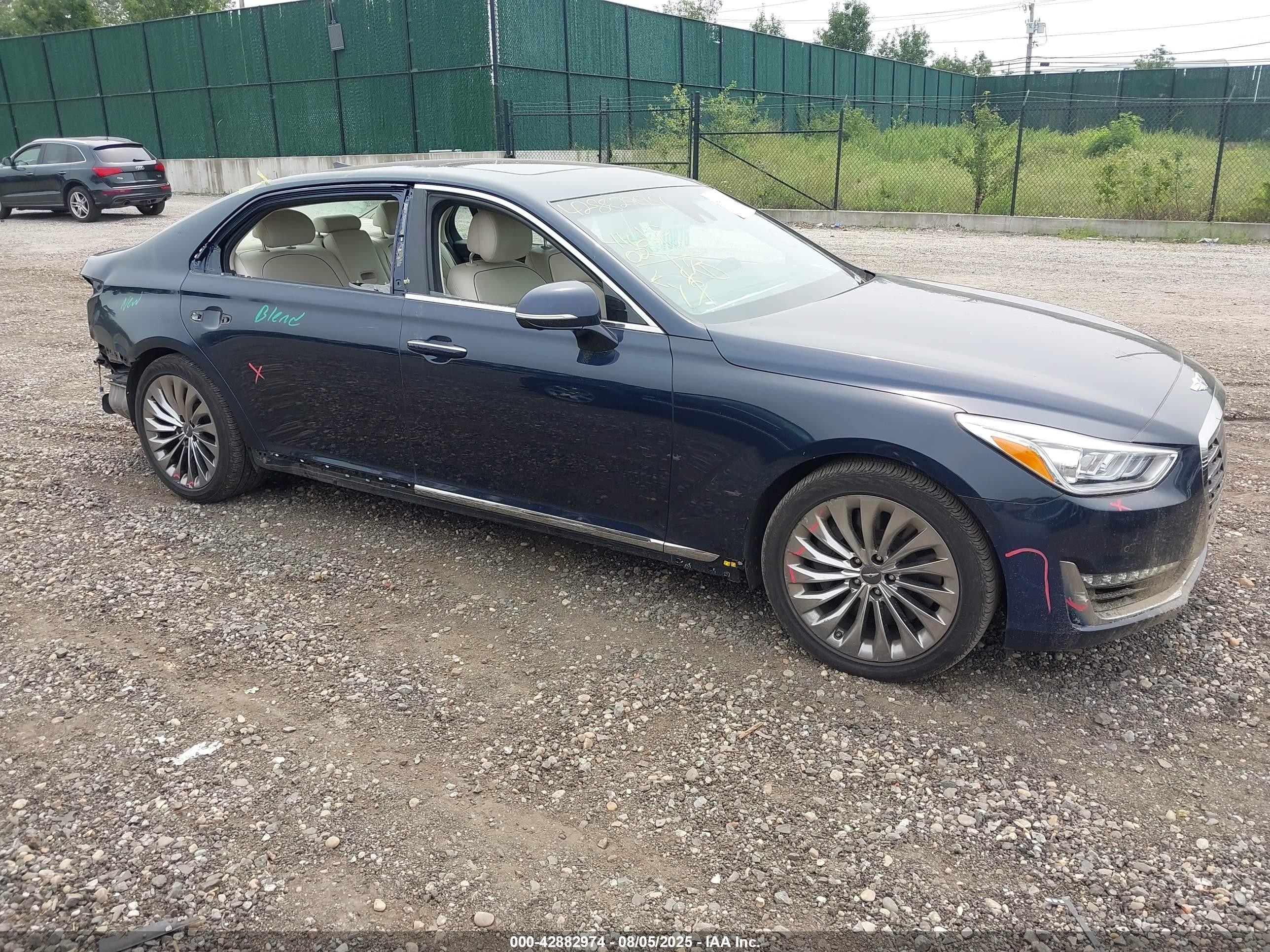 2019 Genesis G90 Premium, VIN KMHG34JAXKU049914 — Rear end