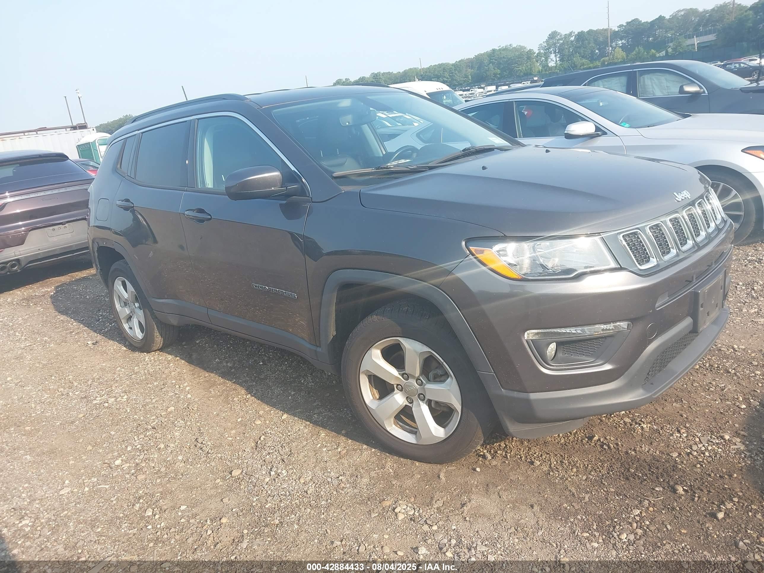 2021 Jeep Compass Latitude, VIN 3C4NJDBB1MT506812 — Фото с аукциона