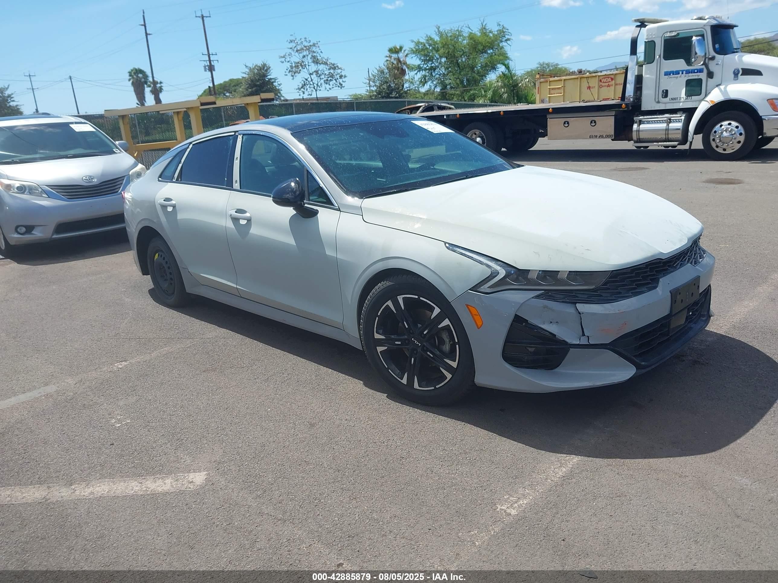 2023 Kia K5 GT-Line, VIN 5XXG64J29PG195853 — Front end