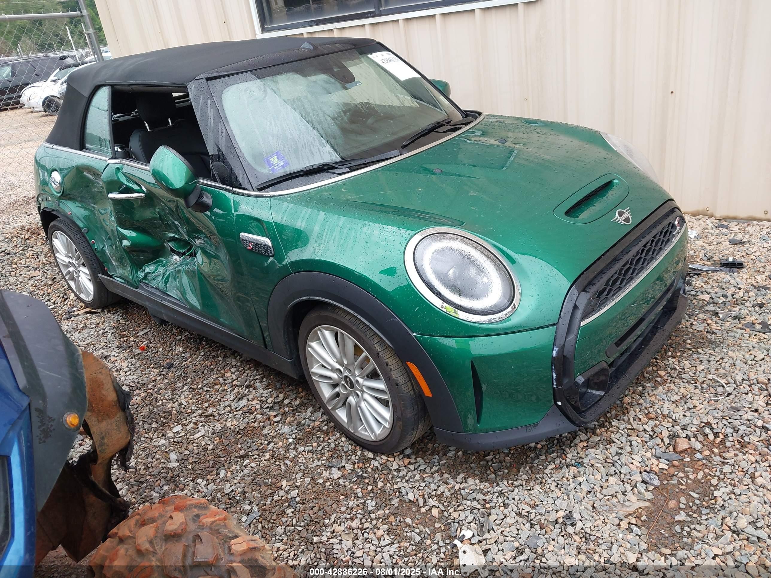 2024 MINI Convertible Cooper S, VIN WMW43DL03R3S08619 — Бок