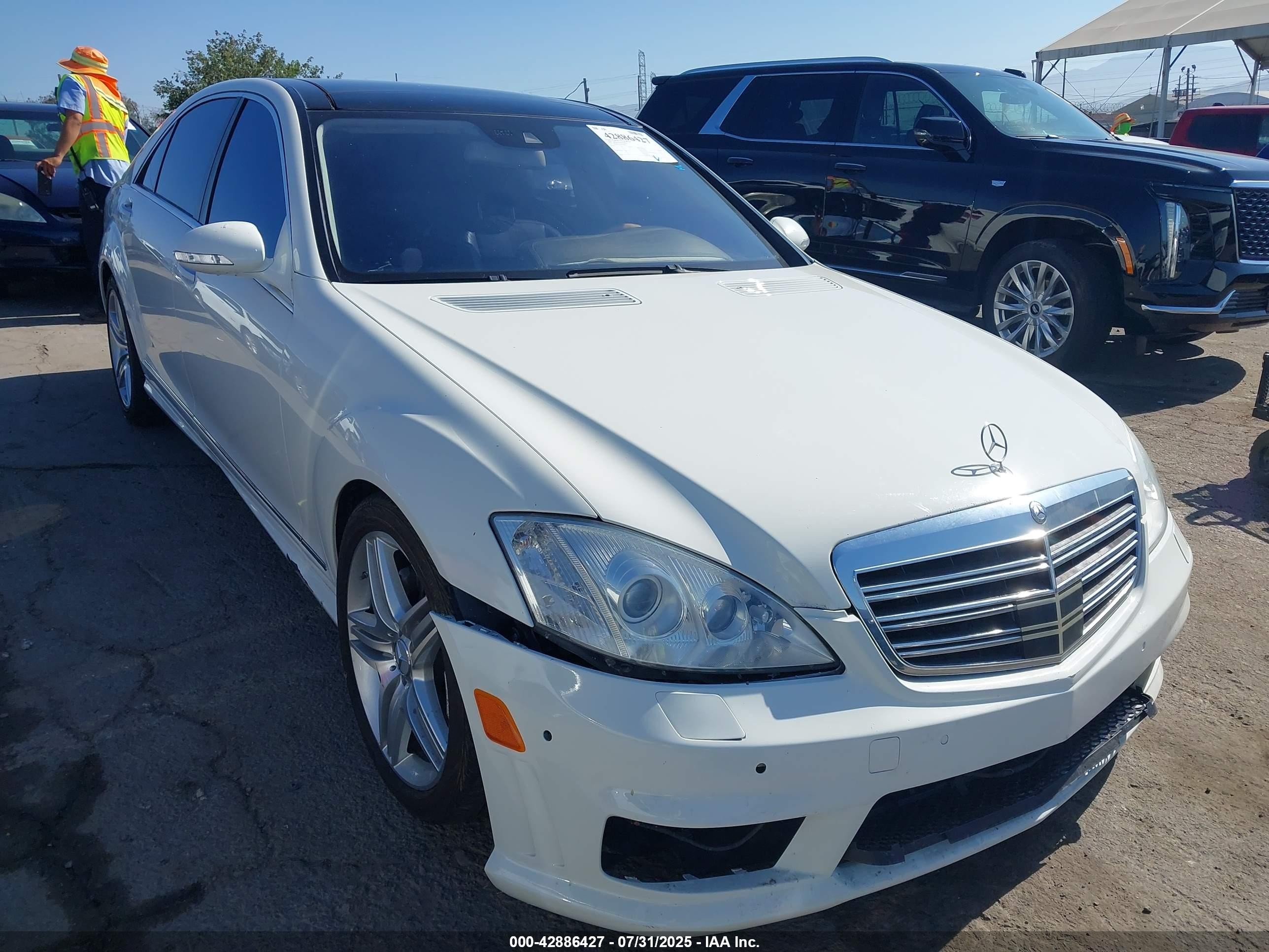2008 Mercedes-Benz S 550, VIN WDDNG71X78A224111 — Side
