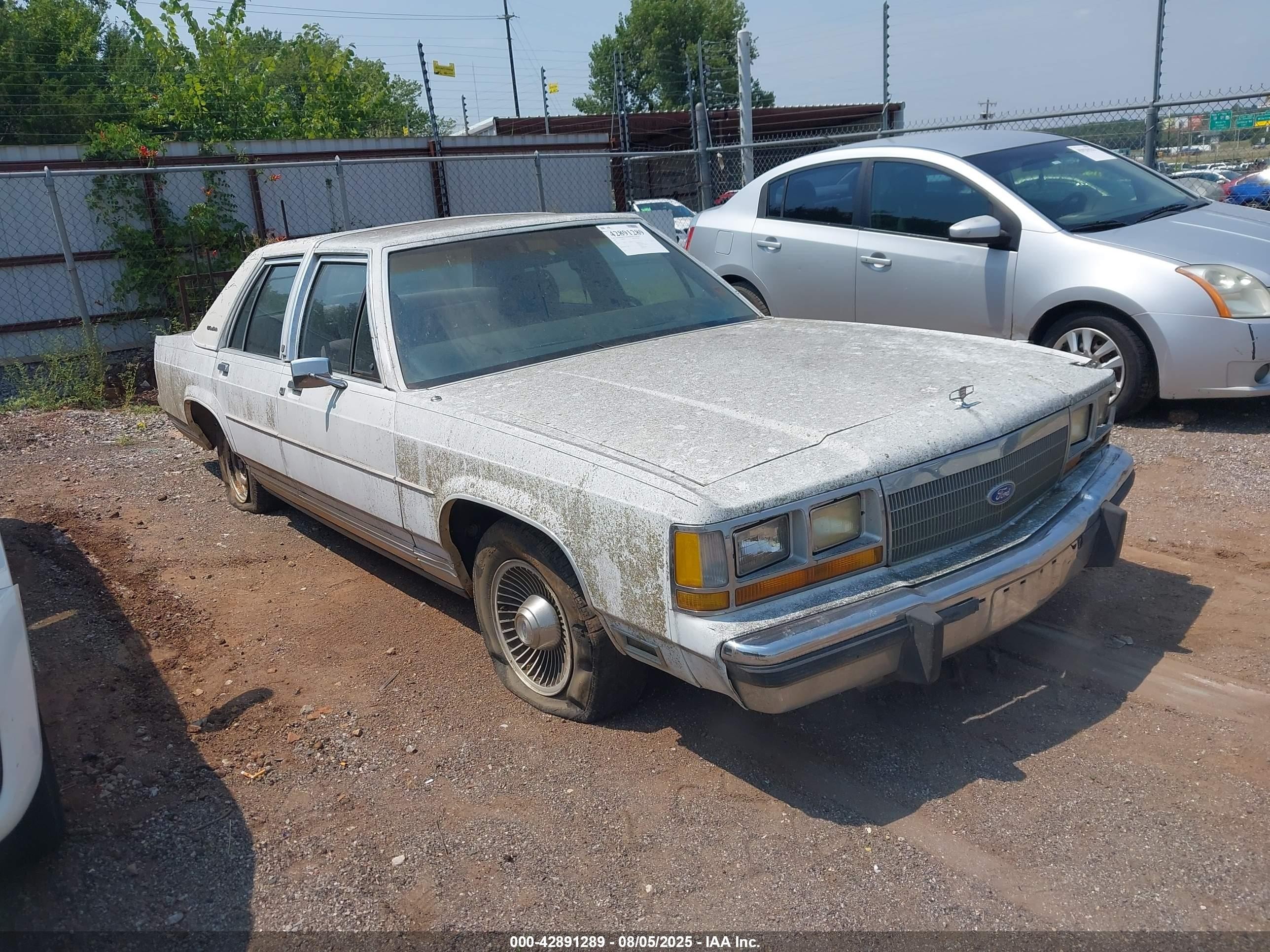1989 Ford Crown Victoria, VIN 2FABP74F2KX155915 — Normal wear