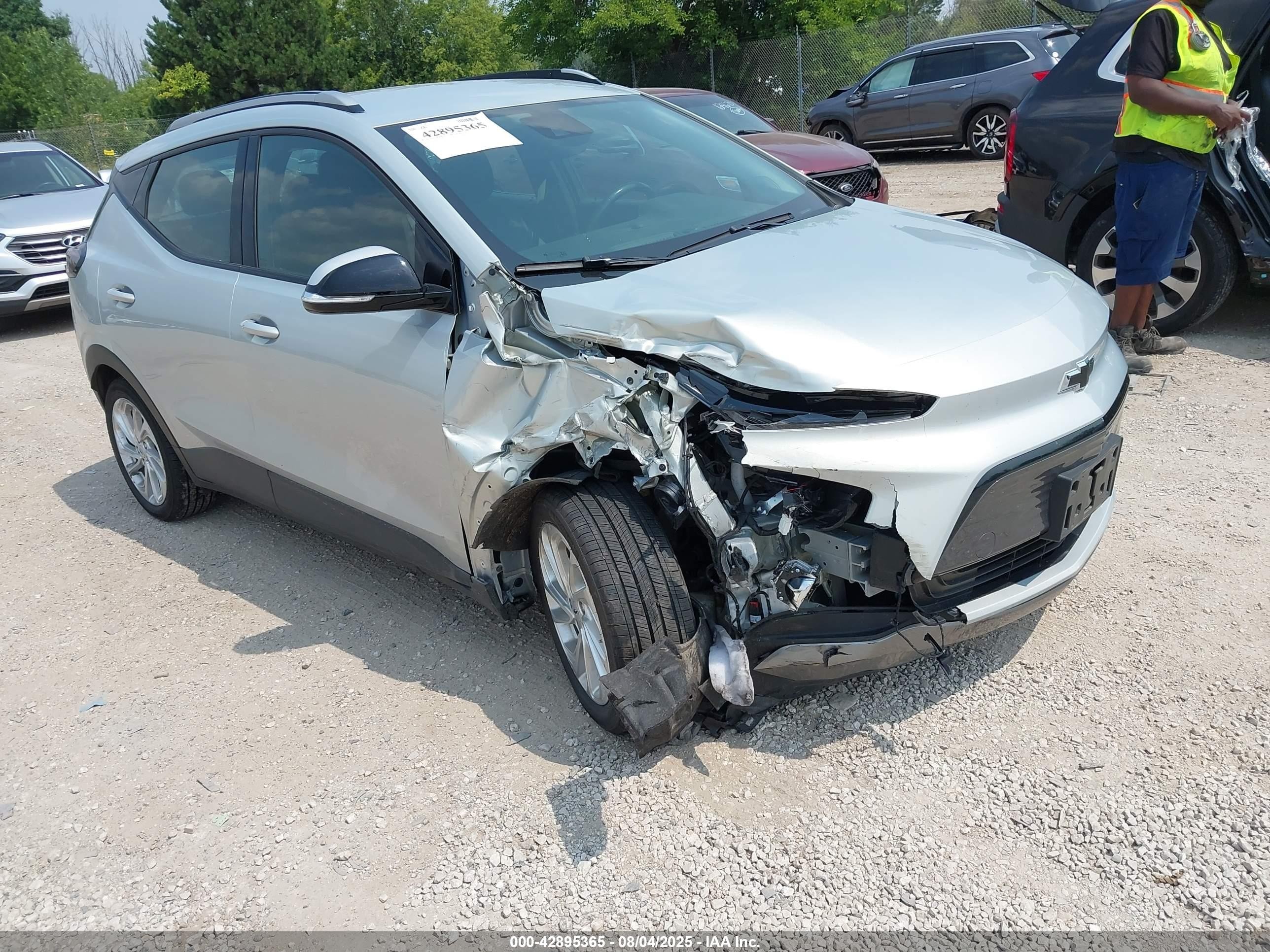 2023 Chevrolet Bolt EUV LT, VIN 1G1FY6S0XP4132746 — Front end
